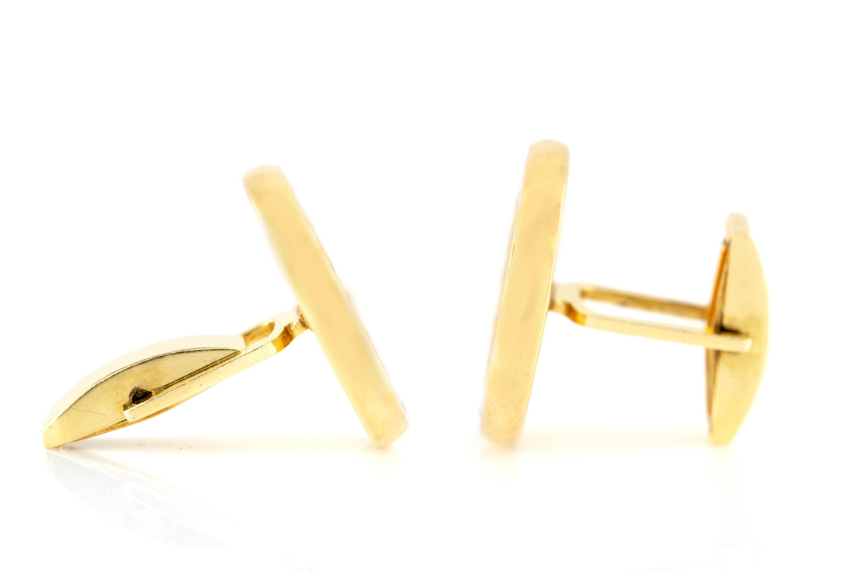 Round Gold Cufflinks with Pearls In Excellent Condition In New York, NY