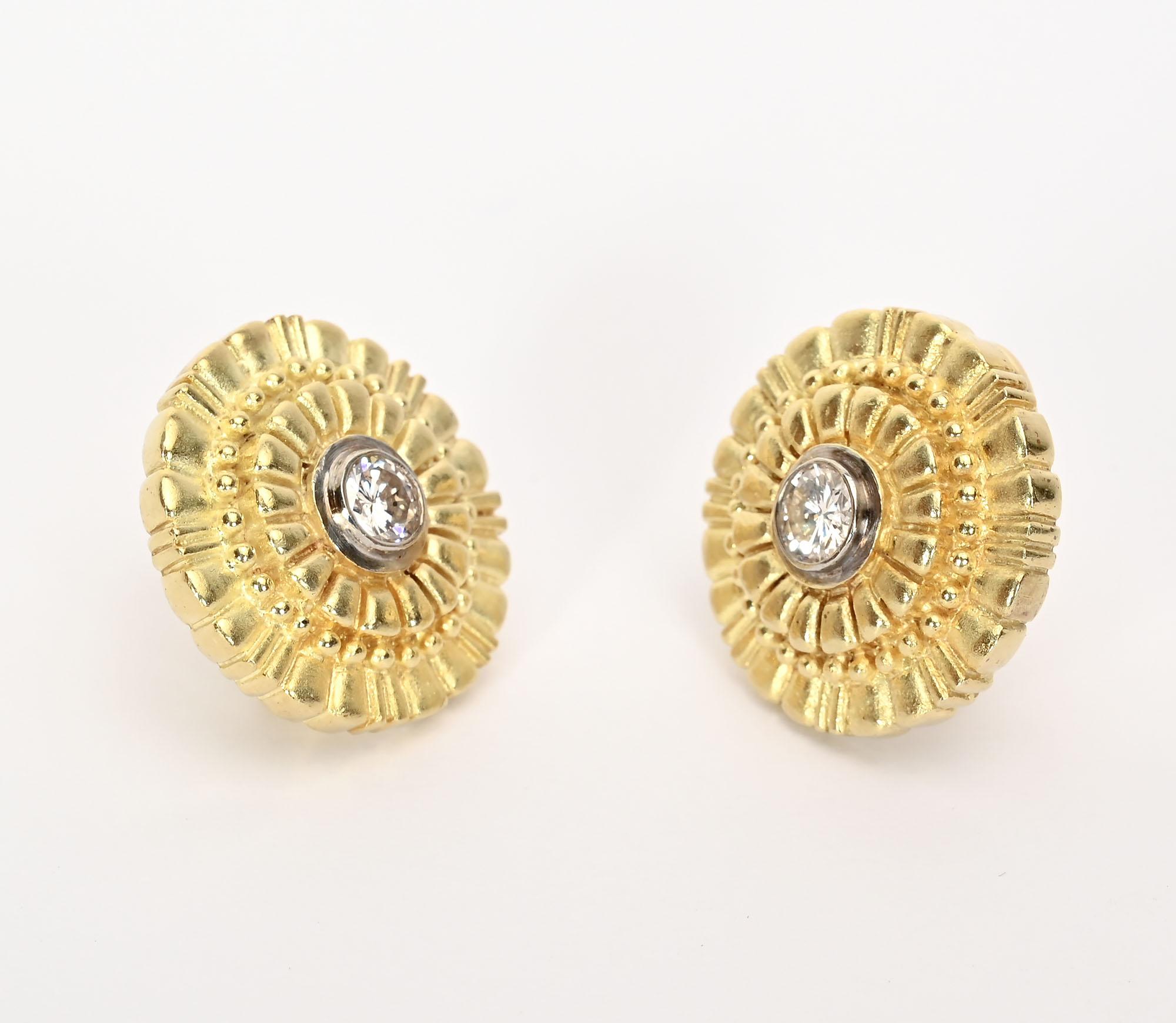 Contemporary Round Gold Earrings Centered with Diamonds For Sale