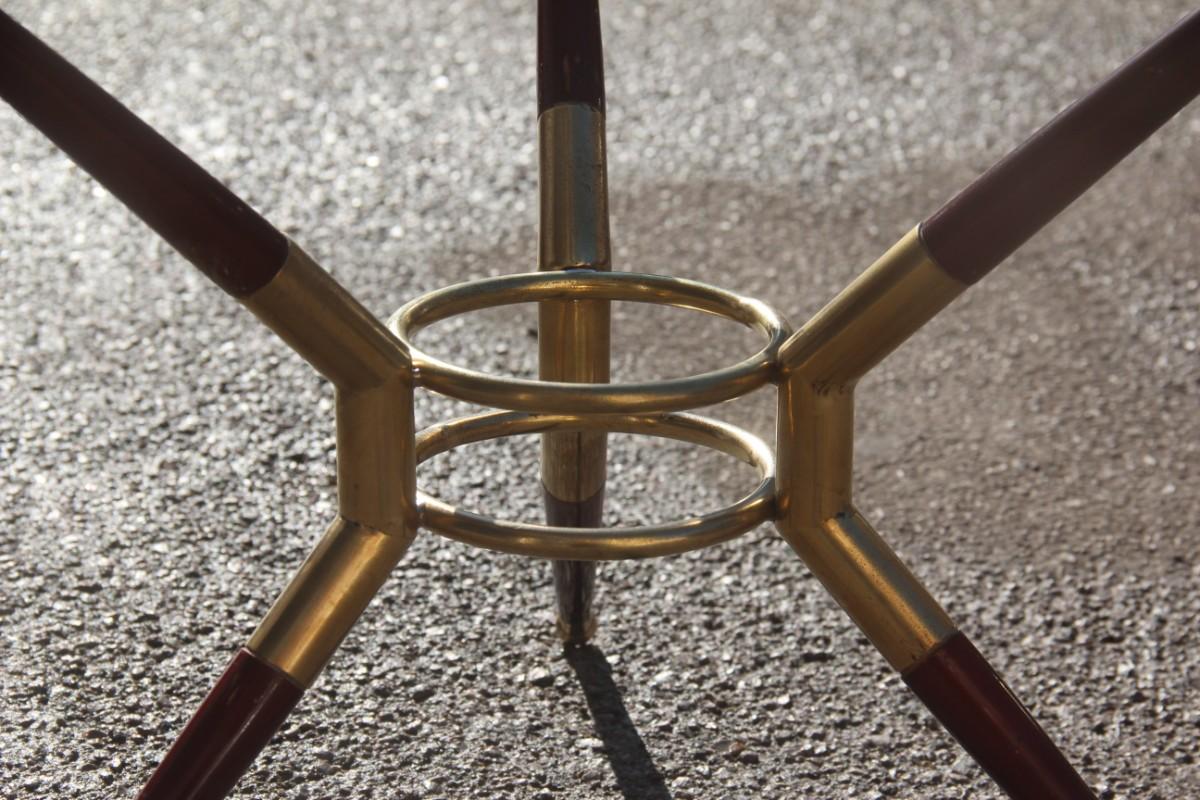 Runder goldener Couchtisch mit Glasplatte, italienisches Mid-Century Modern-Design, 1950er Jahre im Angebot 5