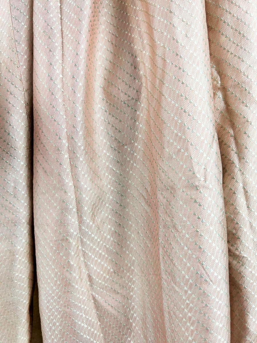 Abito rotondo in taffetà di seta rosa con maniche a guisa di guanto - francese, circa 1795 in vendita 6