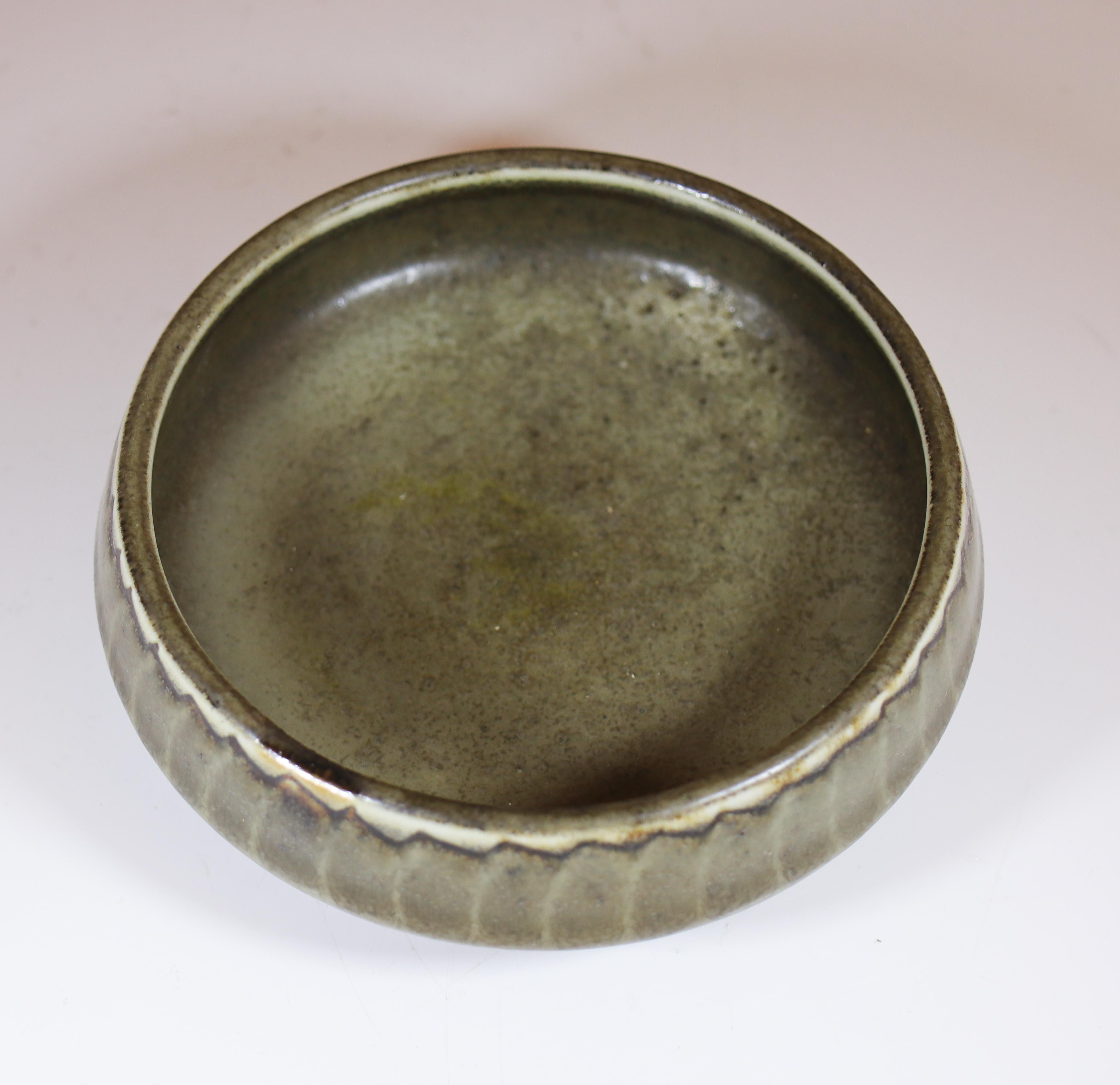 Ceramica Ciotola grigia rotonda - Carl-Harry Stålhane - Atelier A Rörstrand - Metà del XX secolo in vendita