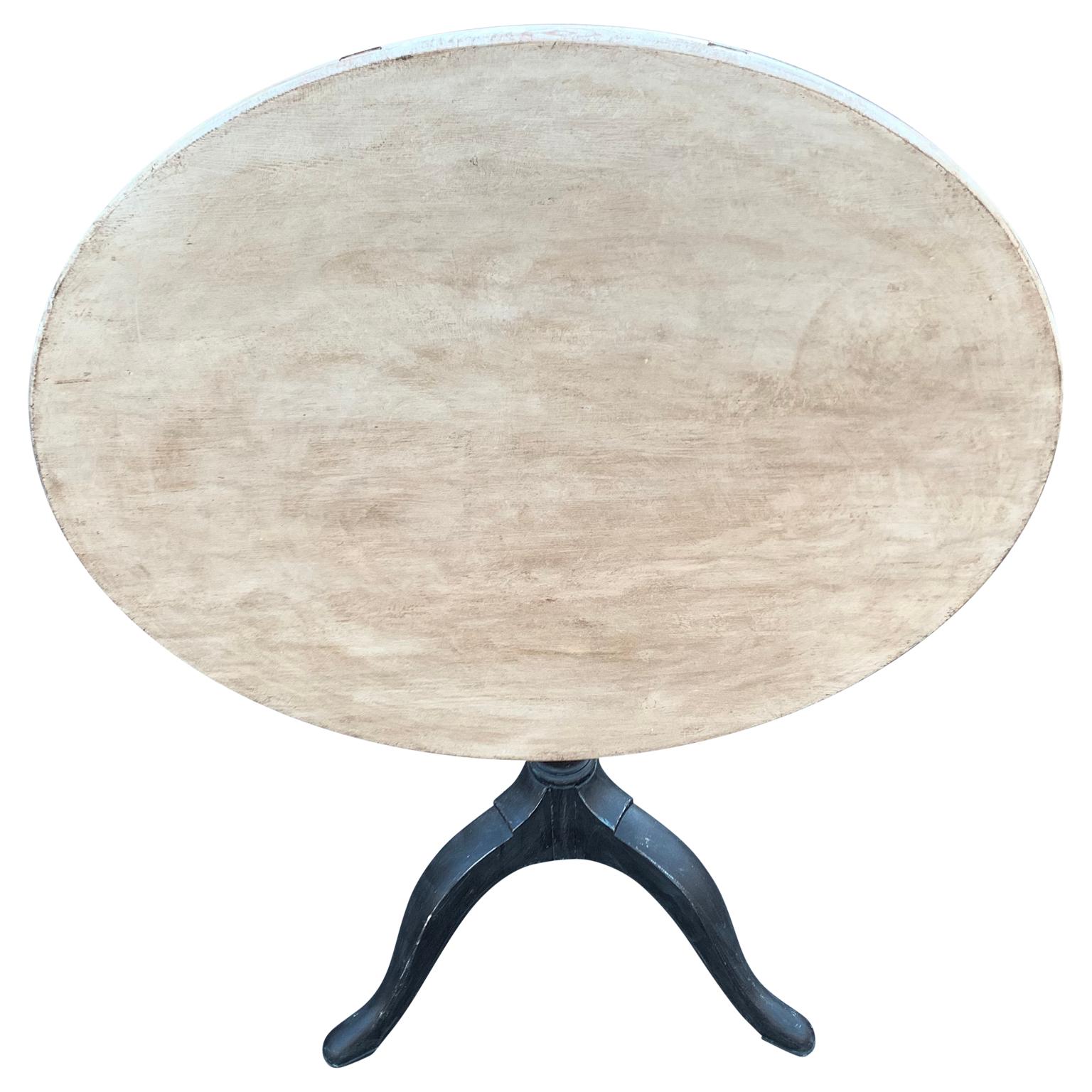 Round Gray Painted Gustavian Tilt-Top Table, Circa 1830s In Good Condition In Haddonfield, NJ