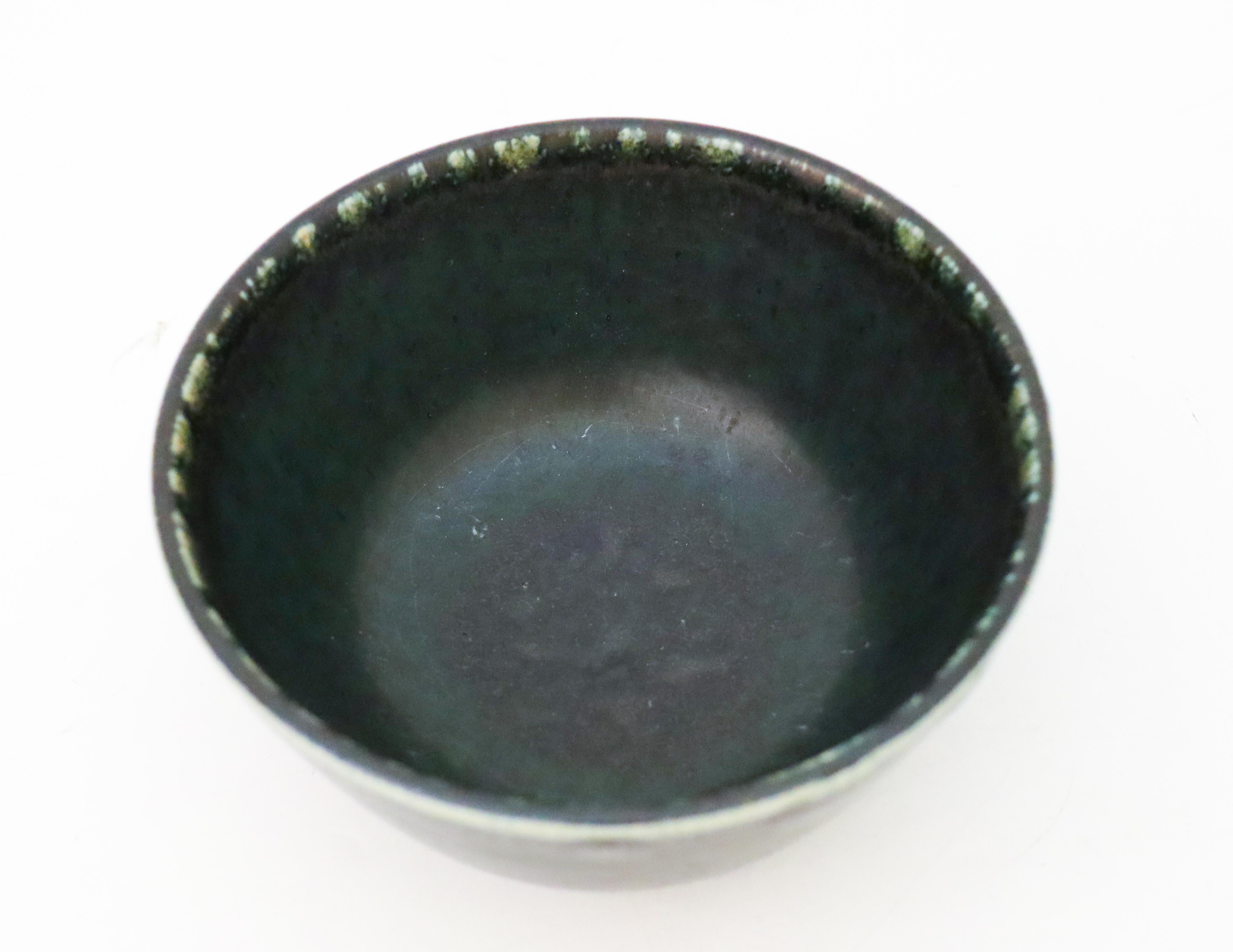 Glazed Round Green Bowl - Carl-Harry Stålhane - Rörstrand Atelier - Mid-20th Century For Sale