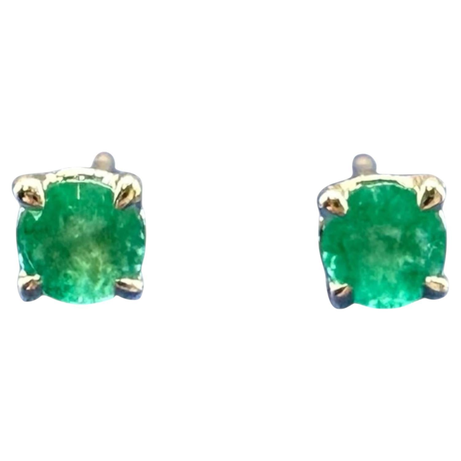 Round Green Emerald Stud Earrings in 14kt Yellow Gold – 0.25ctw