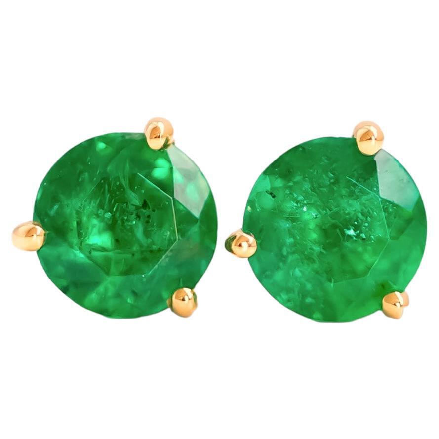Round Green Emerald Stud Earrings in 18k Yellow Gold For Sale