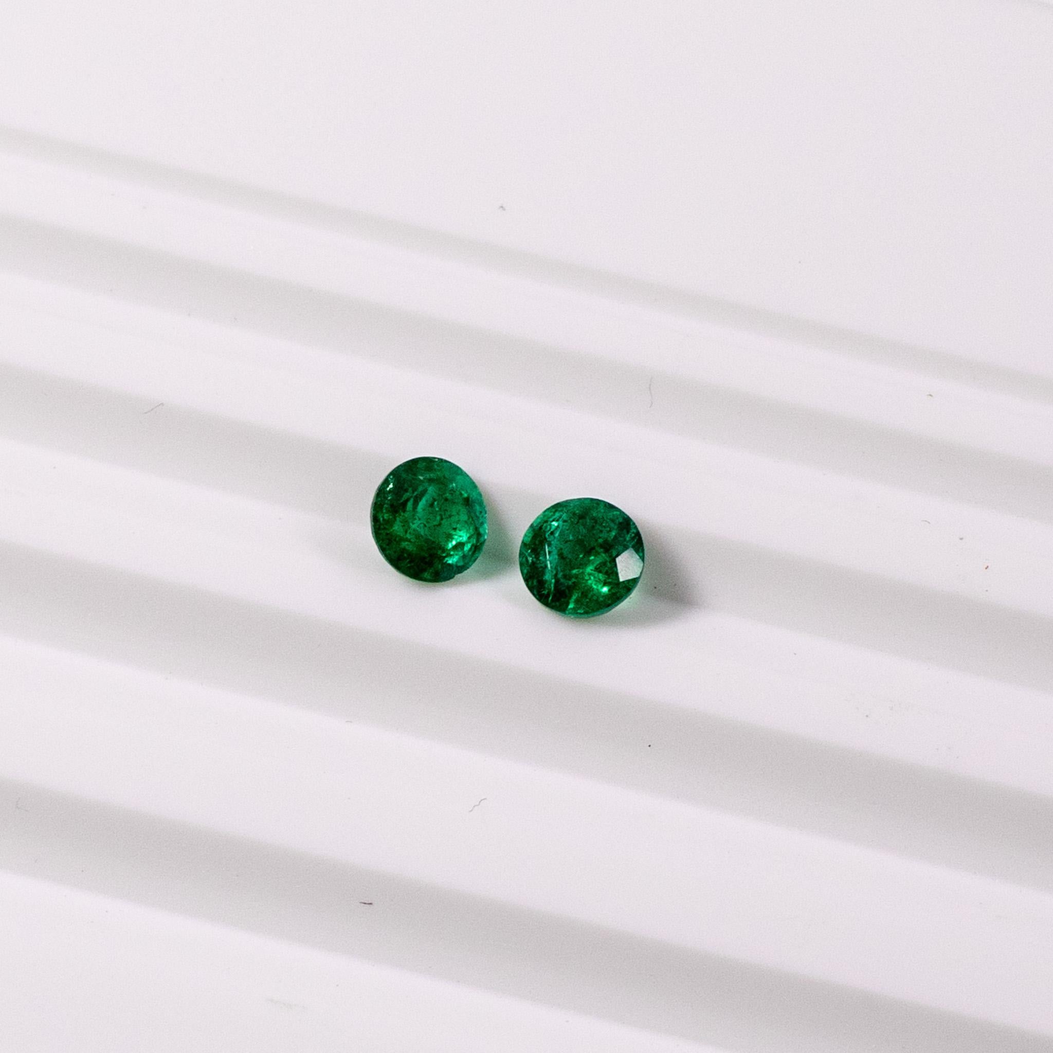Women's Round Green Emerald Studs in 18k Yellow Gold For Sale