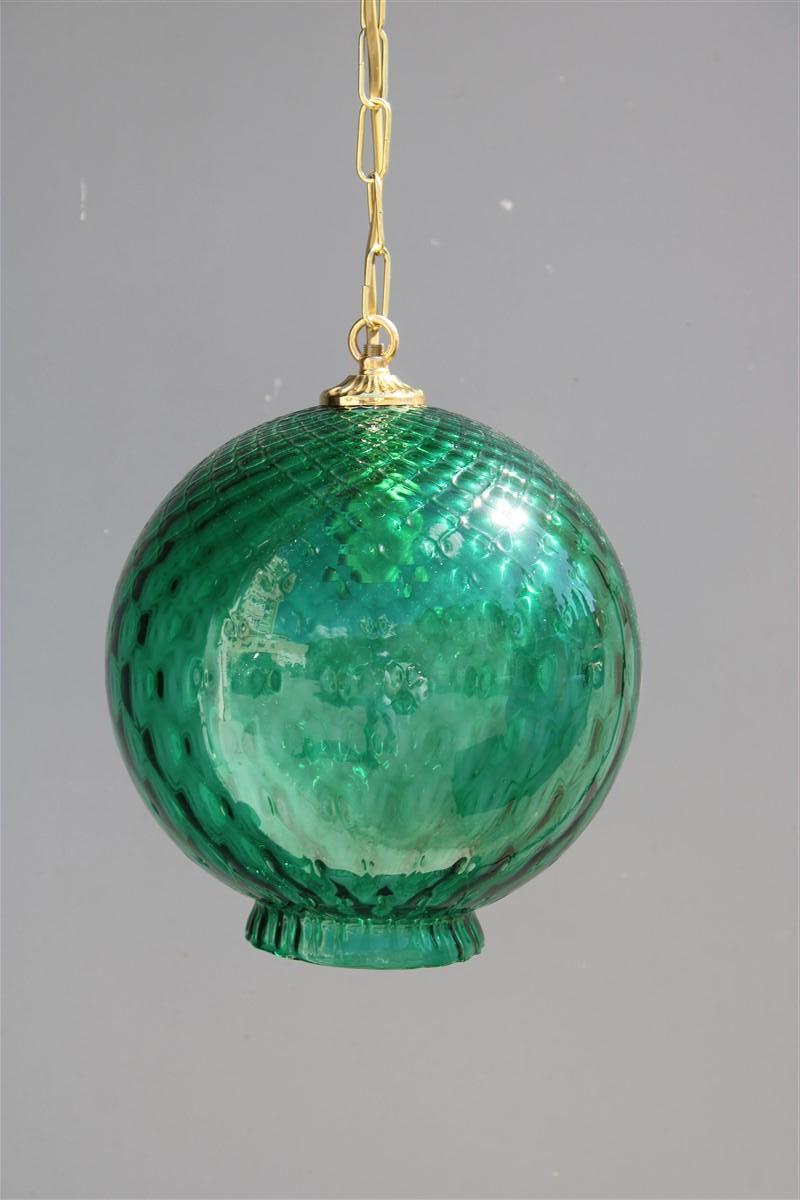 Mid-Century Modern Lanterne ronde verte de conception italienne en verre de Murano avec parties en laiton Venini, années 1950 en vente