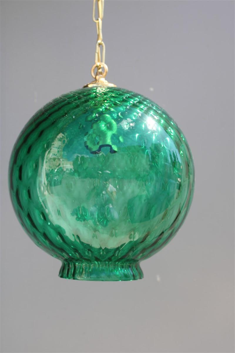 Milieu du XXe siècle Lanterne ronde verte de conception italienne en verre de Murano avec parties en laiton Venini, années 1950 en vente