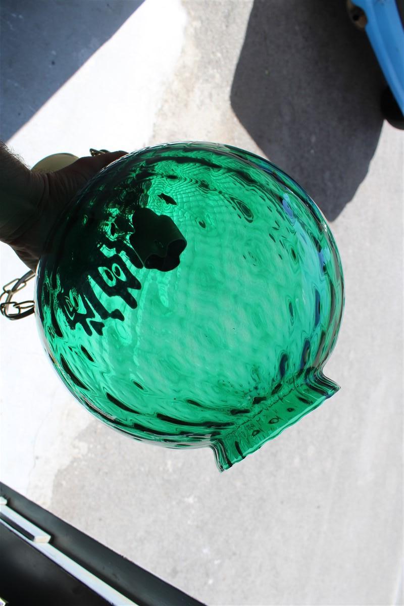 Lanterne ronde verte de conception italienne en verre de Murano avec parties en laiton Venini, années 1950 en vente 2
