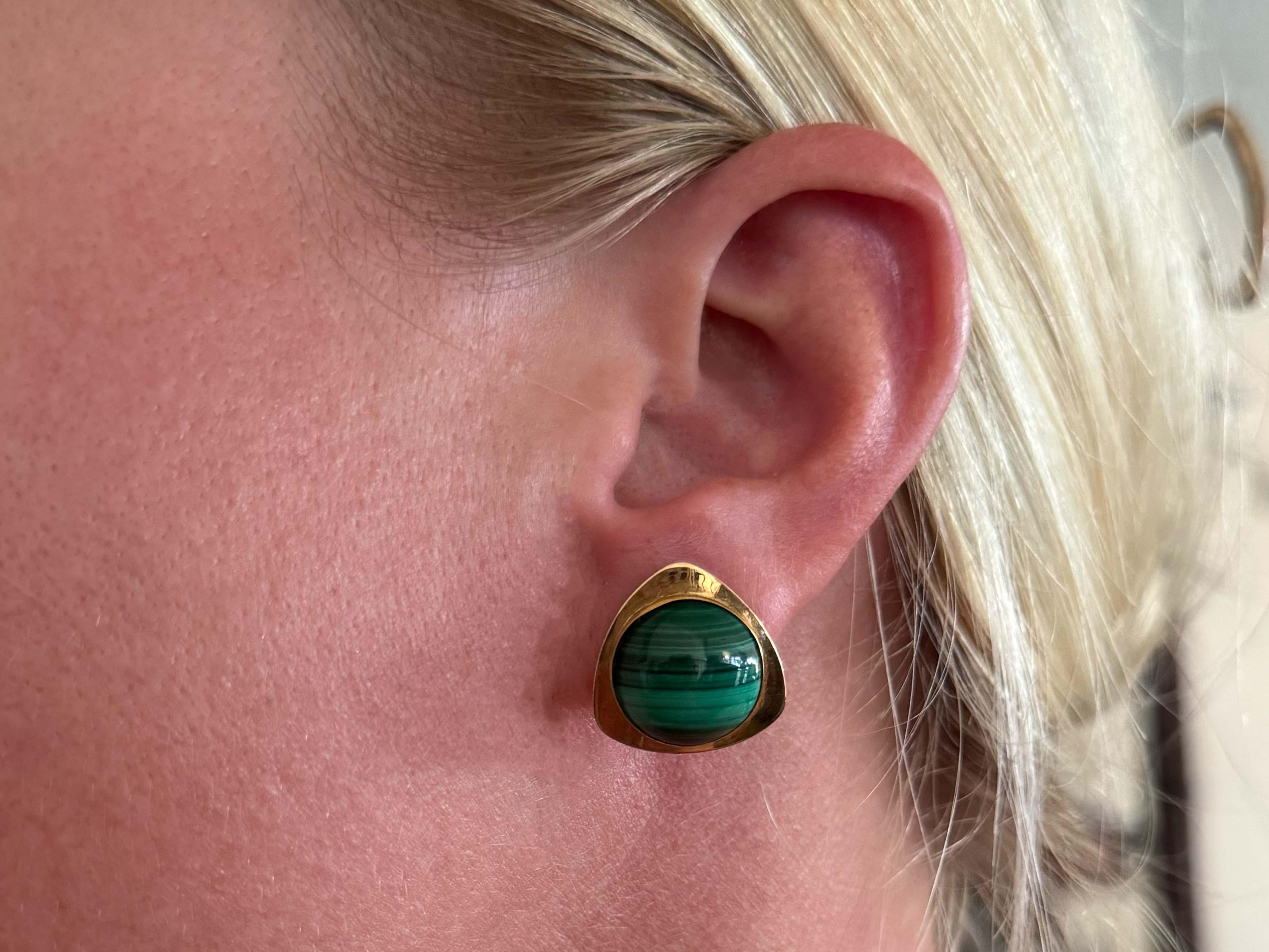 Earrings Specifications:

Metal: 14K Yellow Gold

Total Weight: 6.7 Grams

Gemstone: Green Malachite

Green Malachite Diameter: ~14.0 mm x 14.0 mm x 5.9 mm

Earring Diameter: 0.70