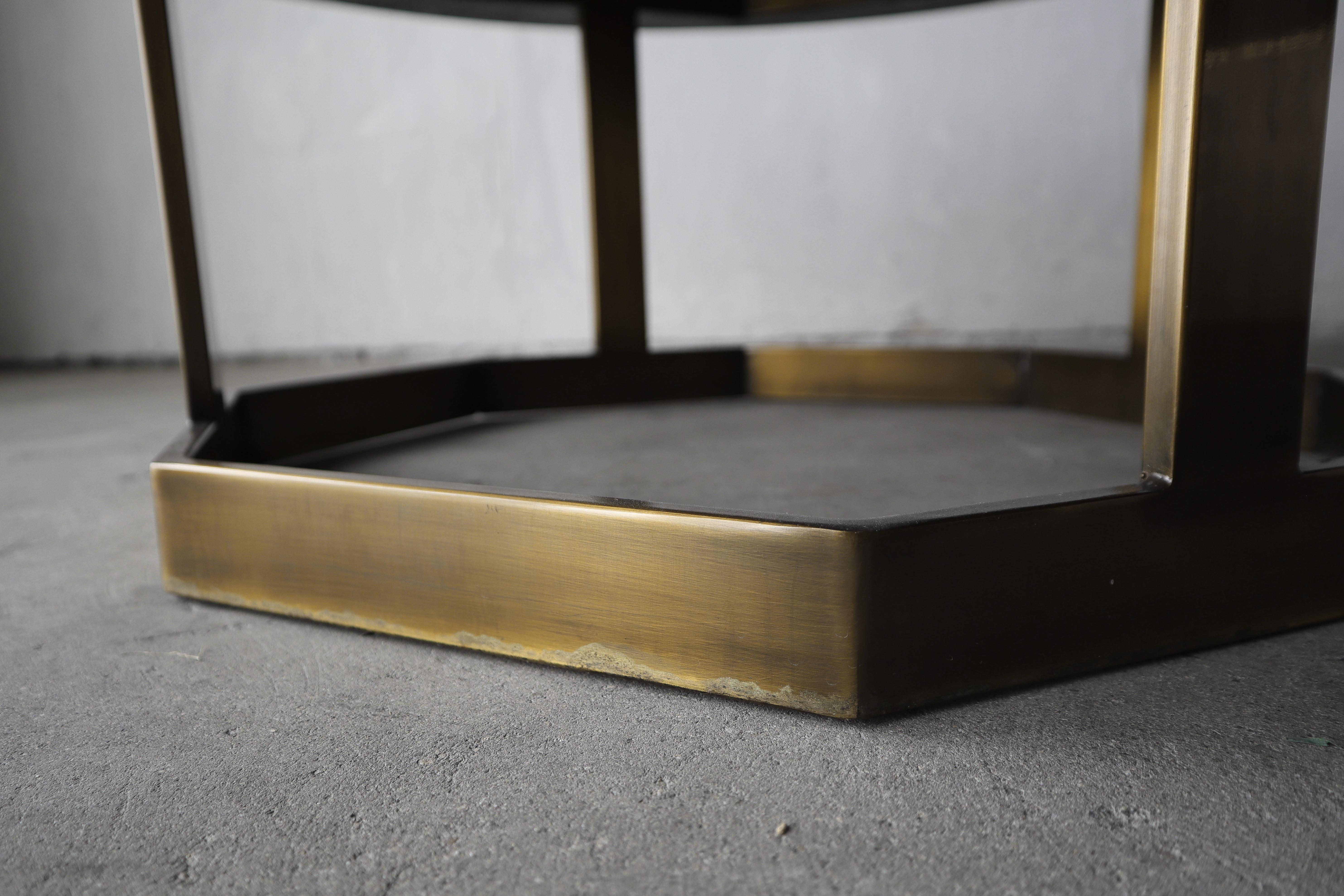 Round Green Marble and Brass Mastercraft Coffee Table For Sale 2