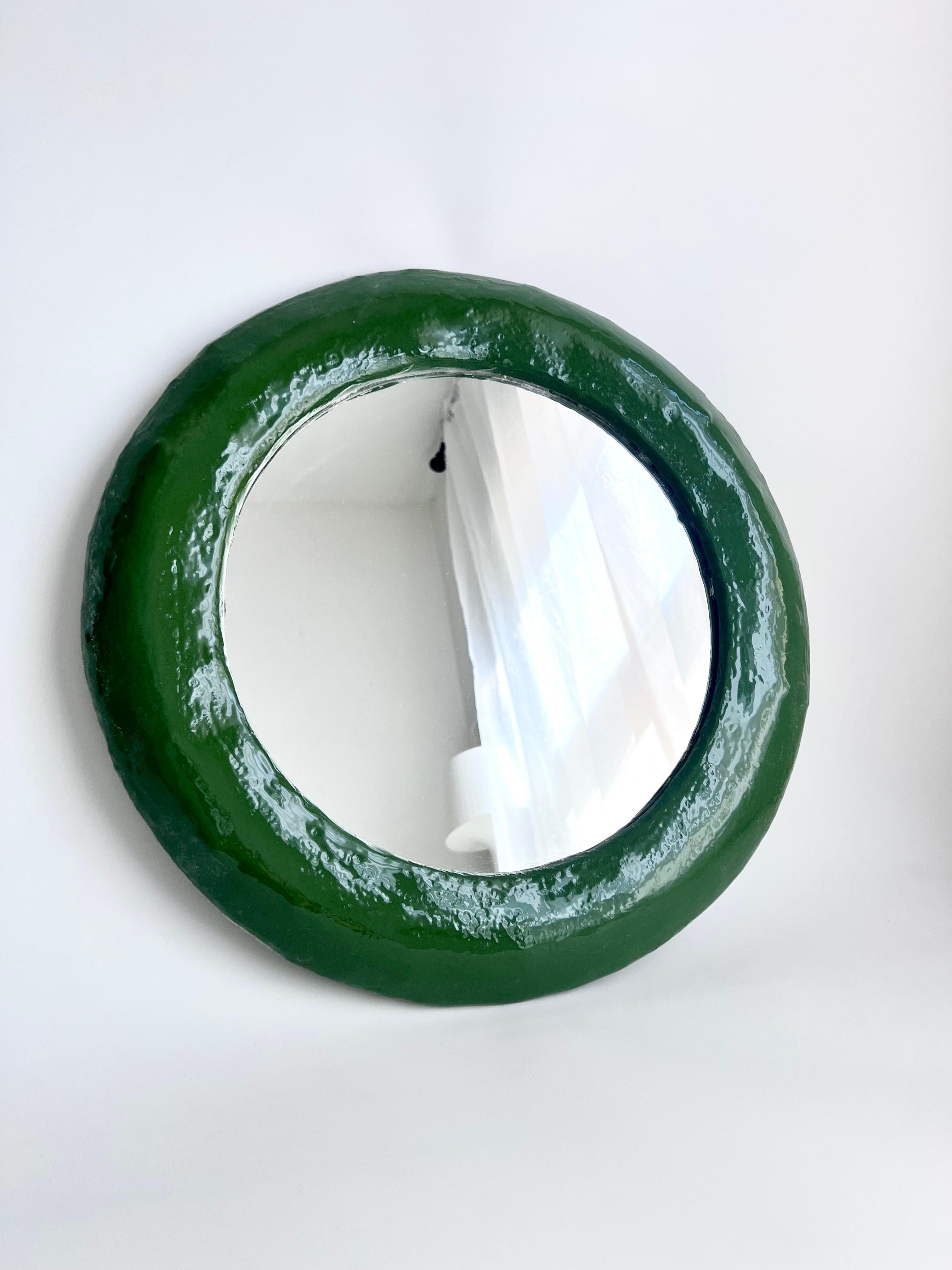 Moderne Round Green Mirror by Studio Chora, Medium Wall Mirror, High Gloss, In Stock en vente