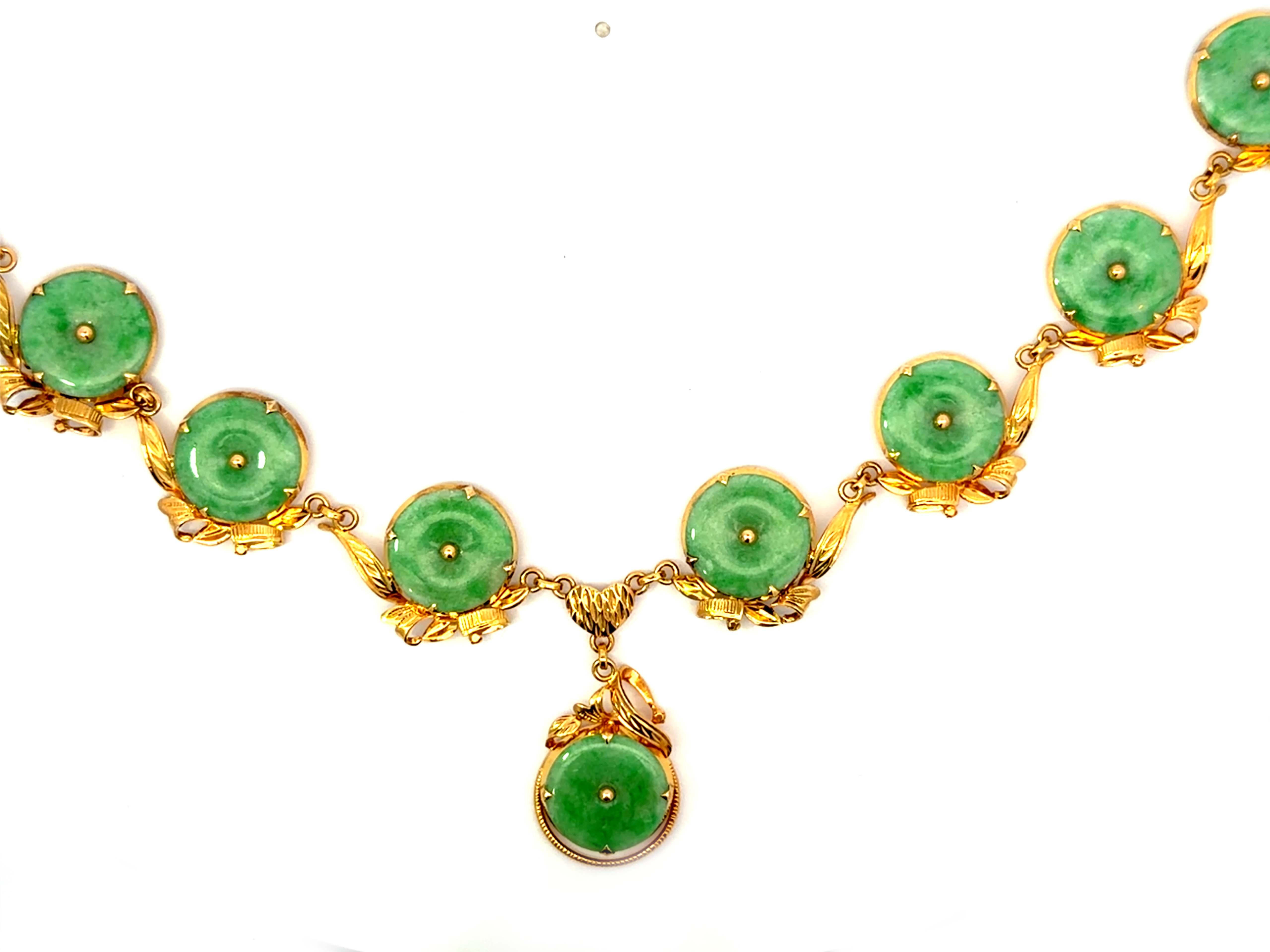 Collana a disco di giada verde screziata in oro giallo 14k in vendita 4
