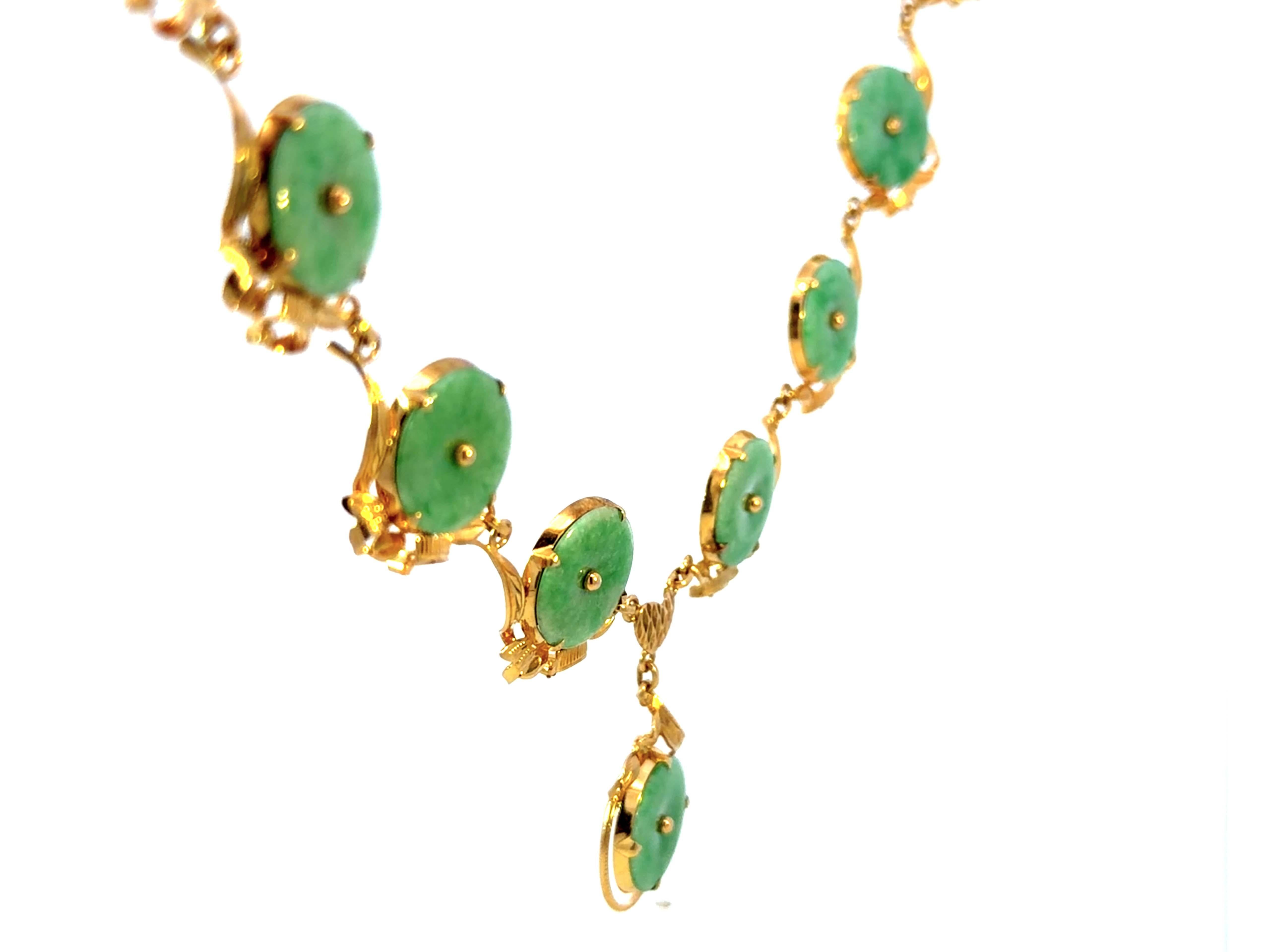 Collana a disco di giada verde screziata in oro giallo 14k in vendita 2