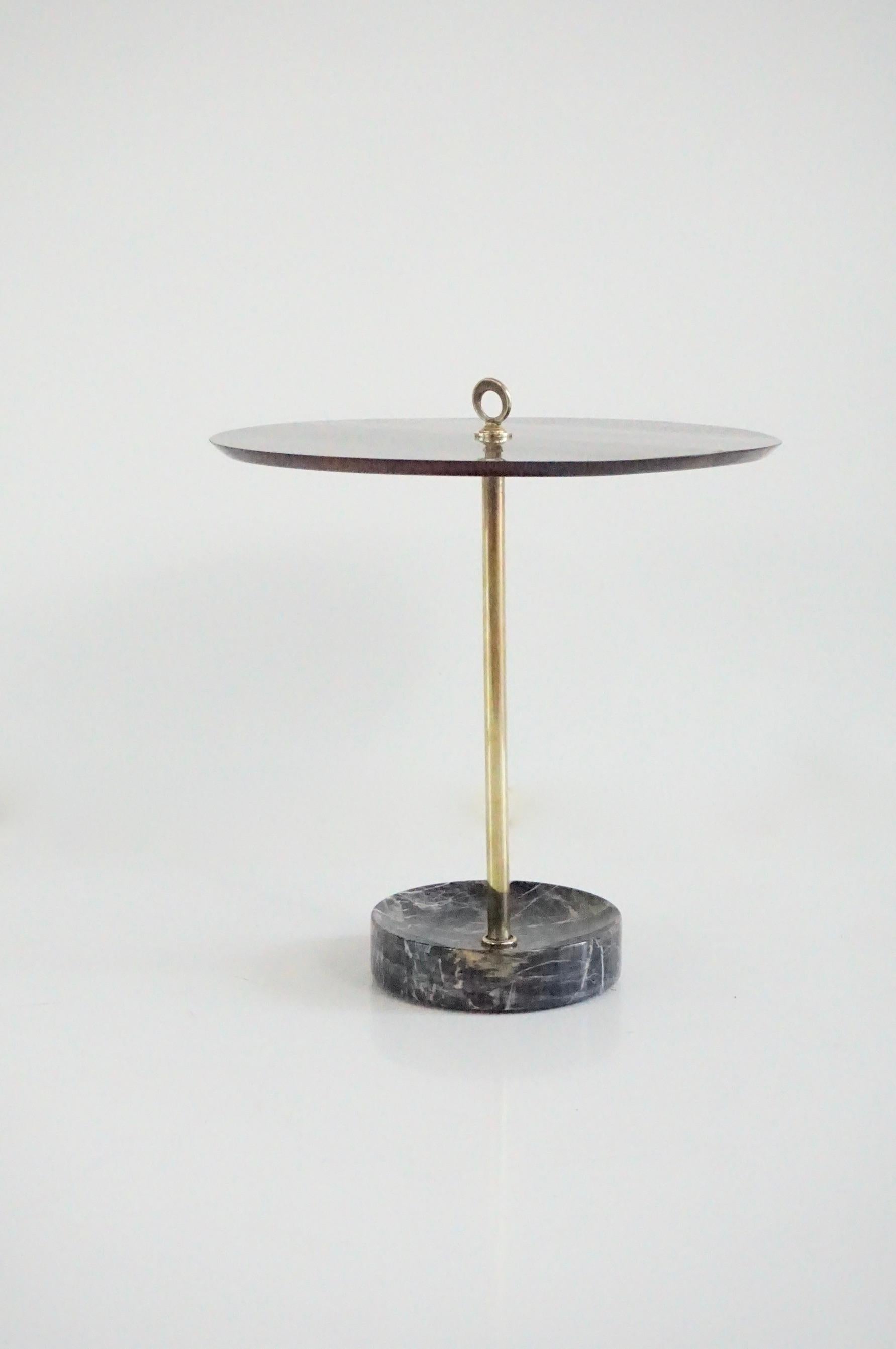 round  gueridon side table brass, marble and walnut, C6, Lorenzo Ciompi, 2025 In New Condition For Sale In Rome, IT