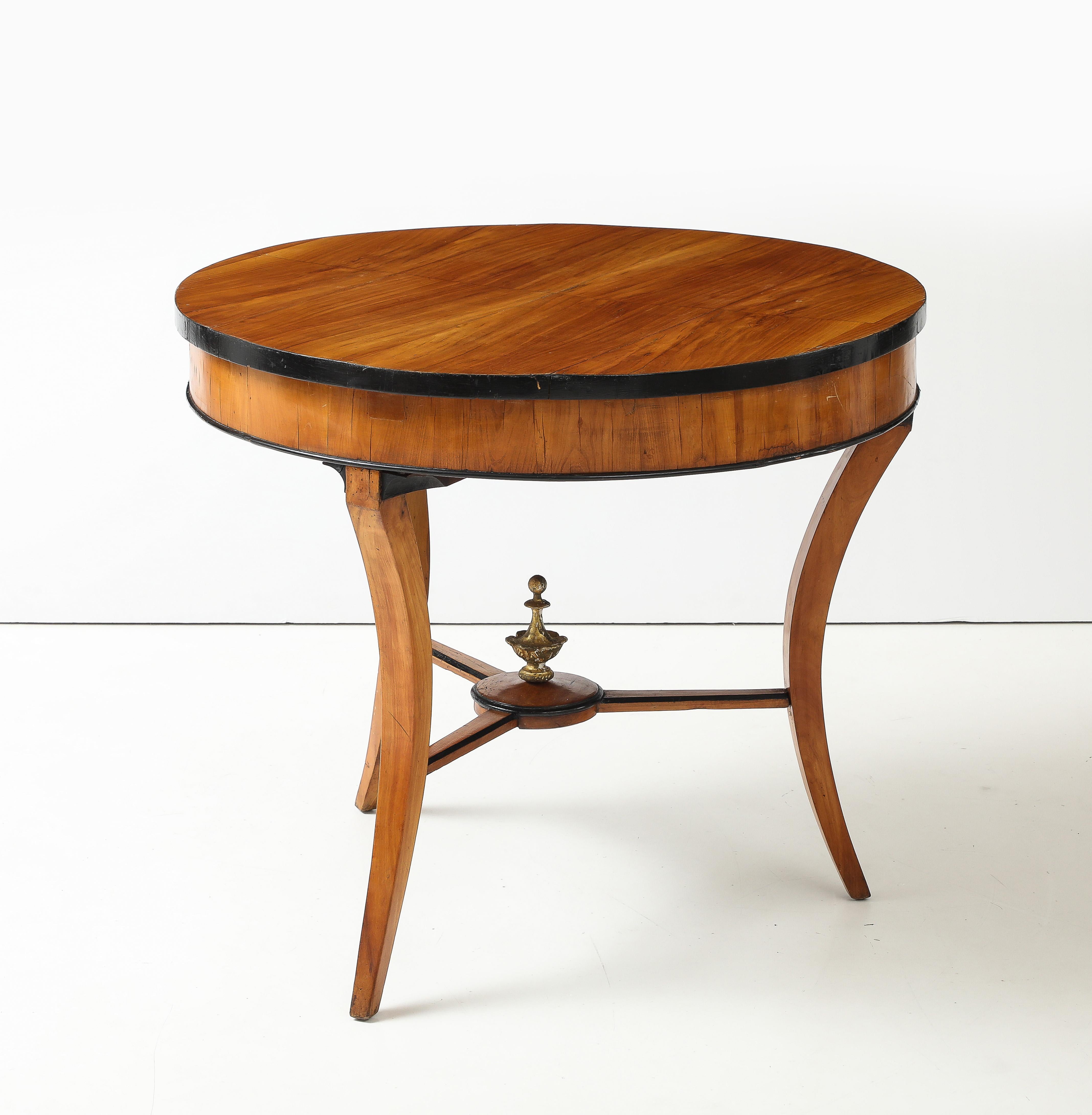 17th Century Round Gueridon Table from France For Sale