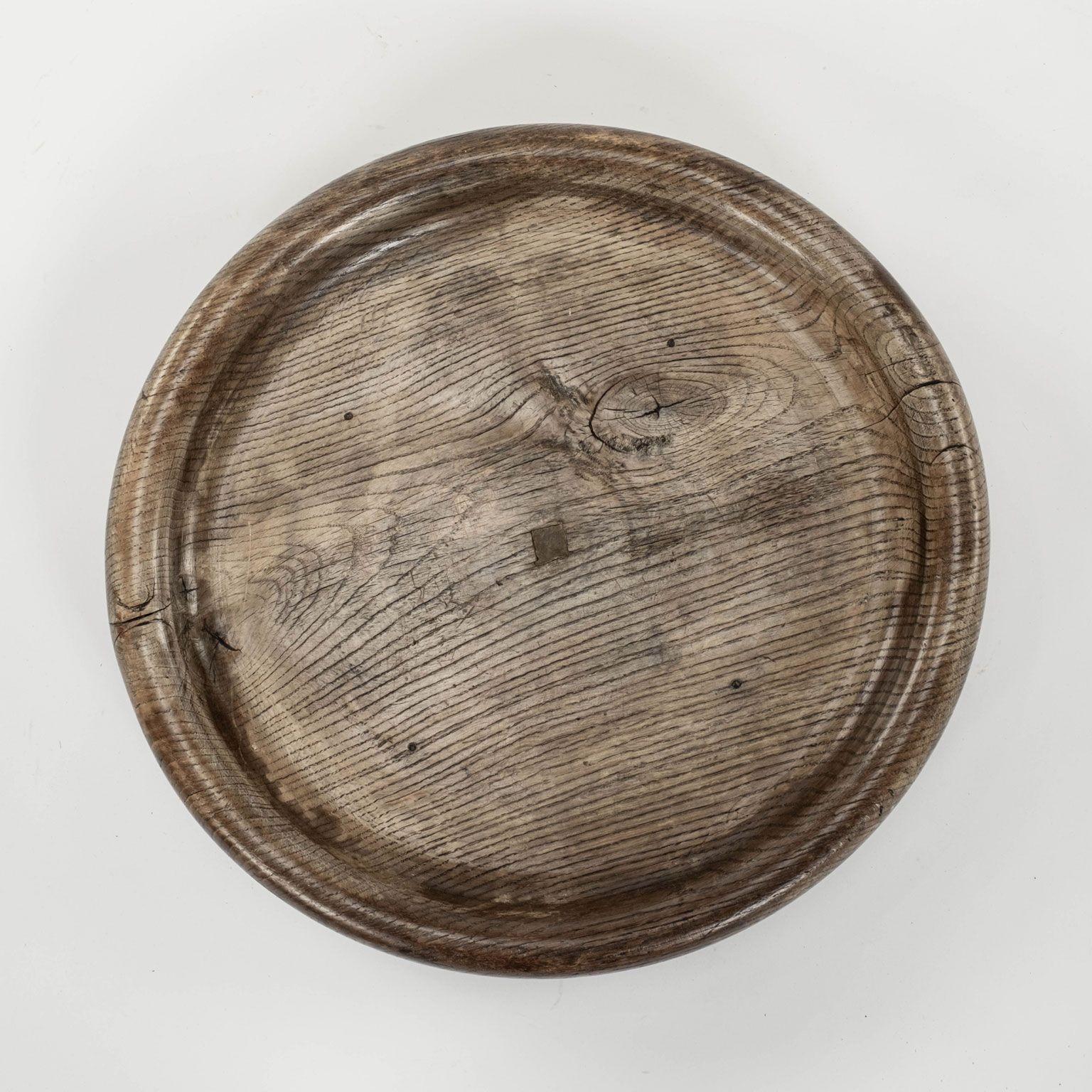 Round Hand-Carved Elm Cheese Platter In Fair Condition For Sale In Houston, TX
