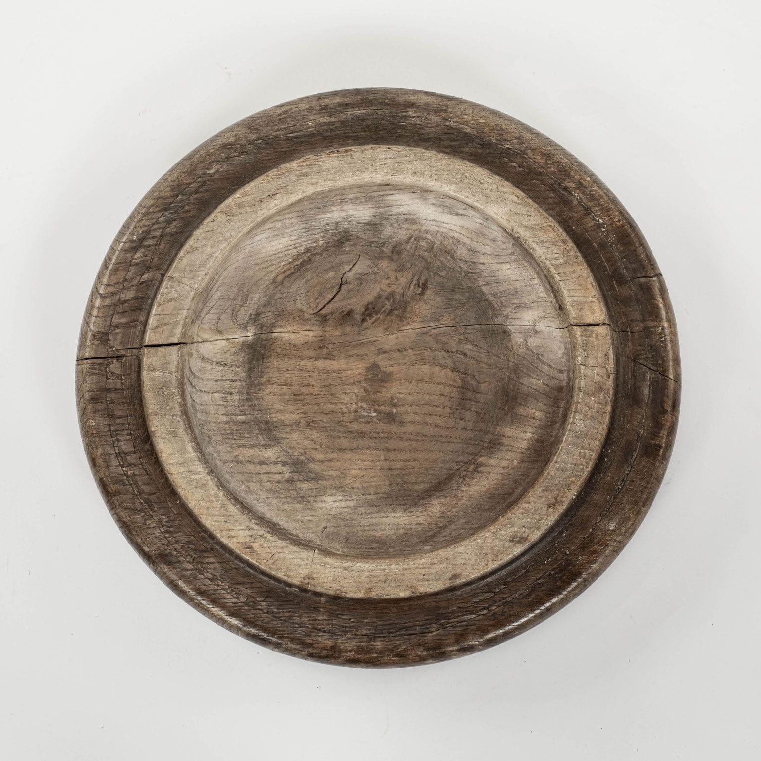 19th Century Round Hand-Carved Elm Cheese Platter For Sale
