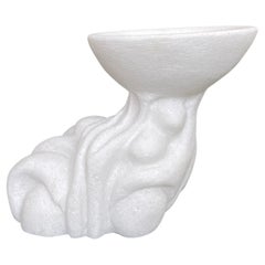 Vase rond en marbre sculpté à la main de Tom Von Kaenel