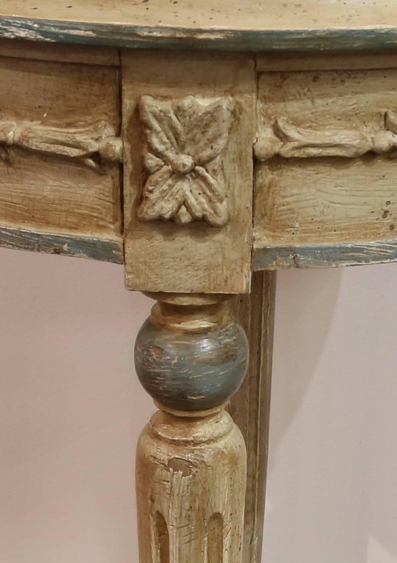 20th Century Round Hand-Carved Occasional Table with White Marble Top For Sale