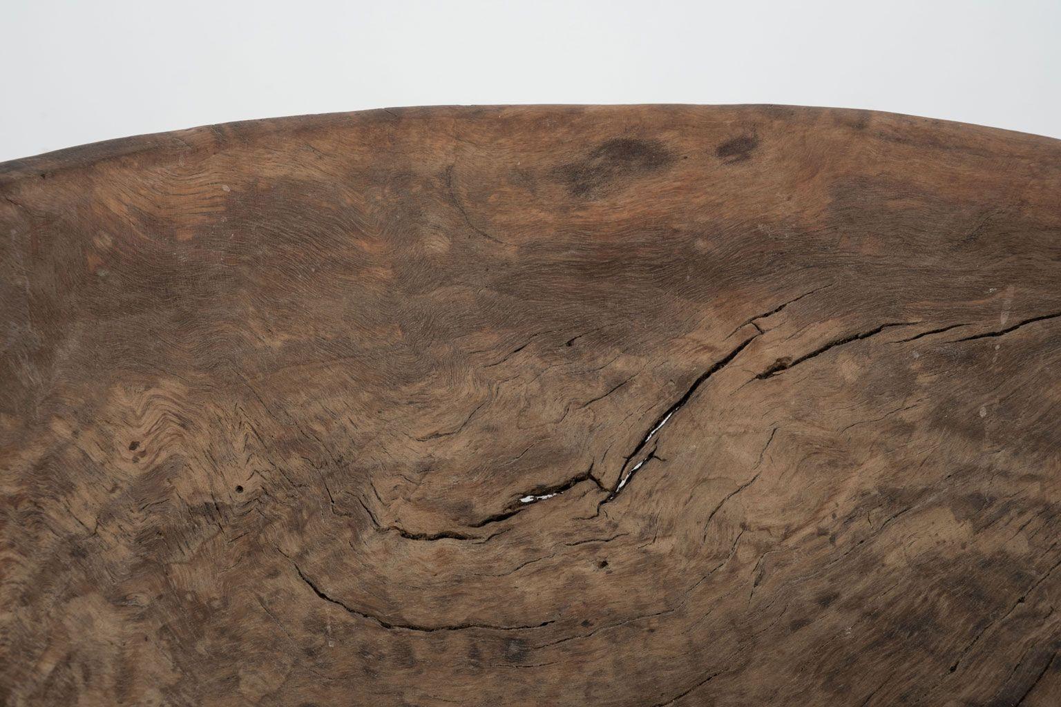 Round Hand Carved Swedish Rootwood Bowl In Good Condition For Sale In Houston, TX