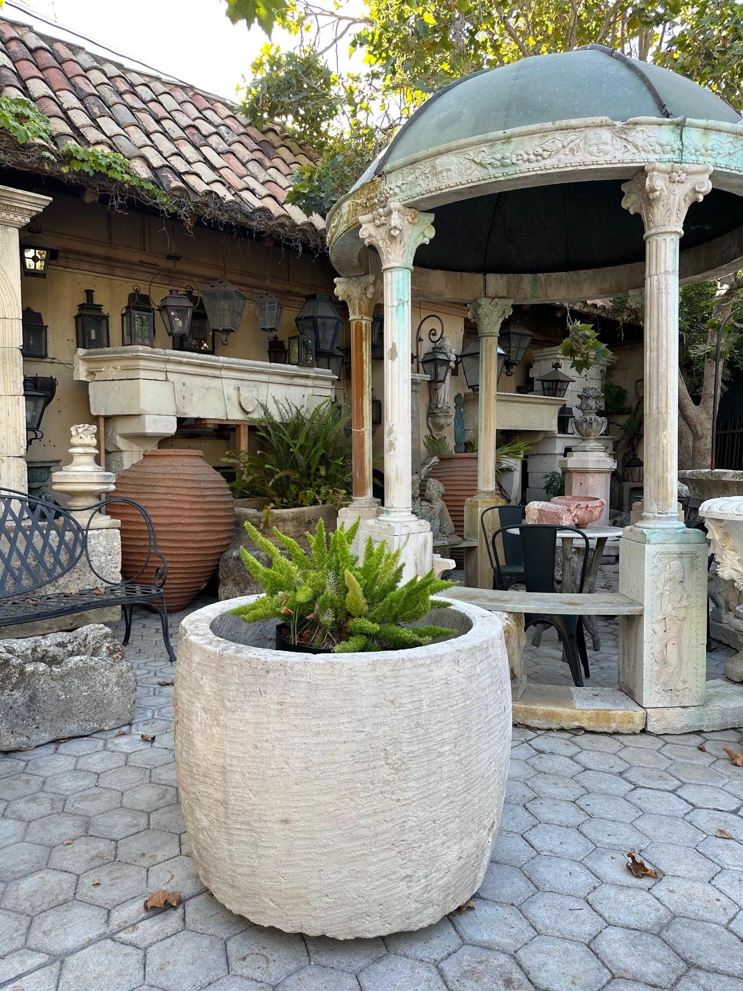 Runde Hand geschnitzt Wasser Brunnen Becken Container Trog Pflanzer Gefäß Antiquitäten (Stein) im Angebot