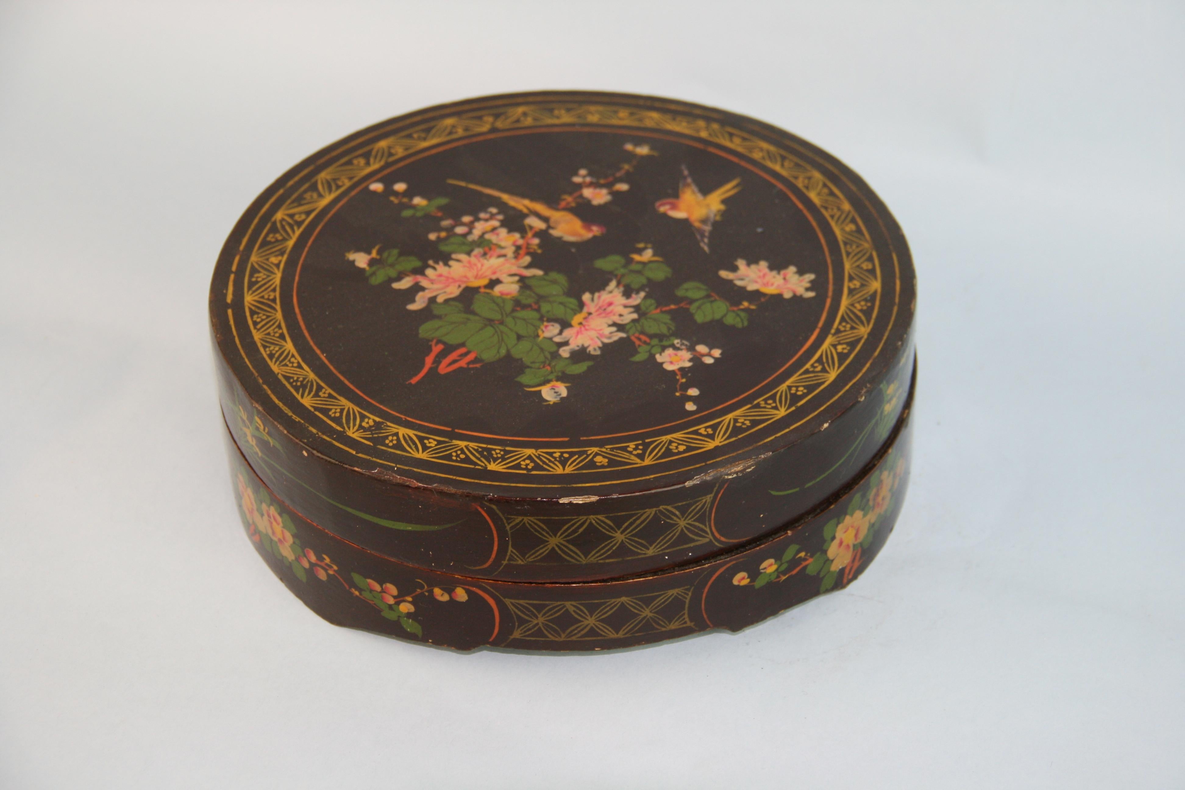 Round Hand Painted Compartment Jewelry Box 1930's For Sale 4