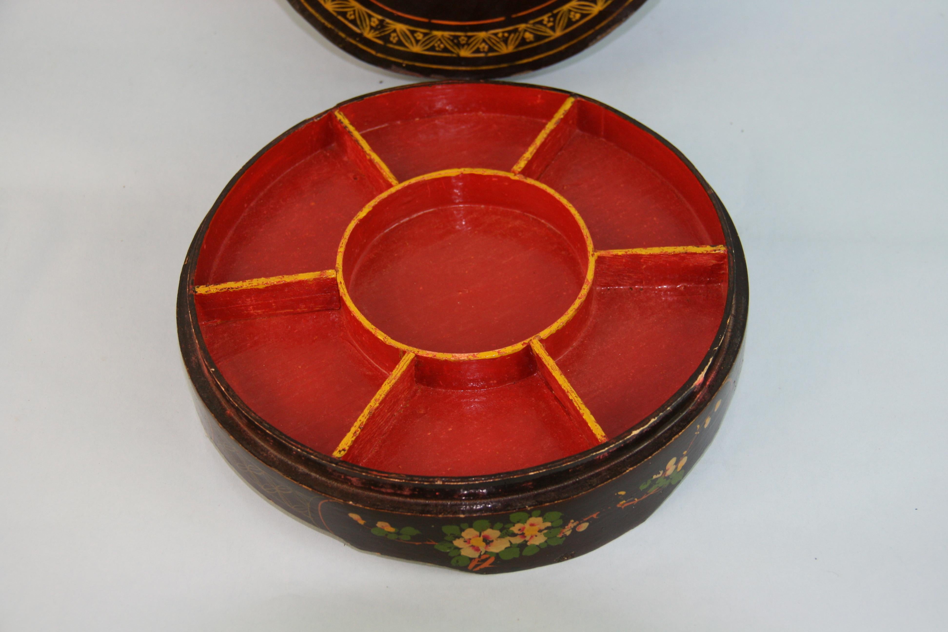 Round Hand Painted Compartment Jewelry Box 1930's For Sale 5