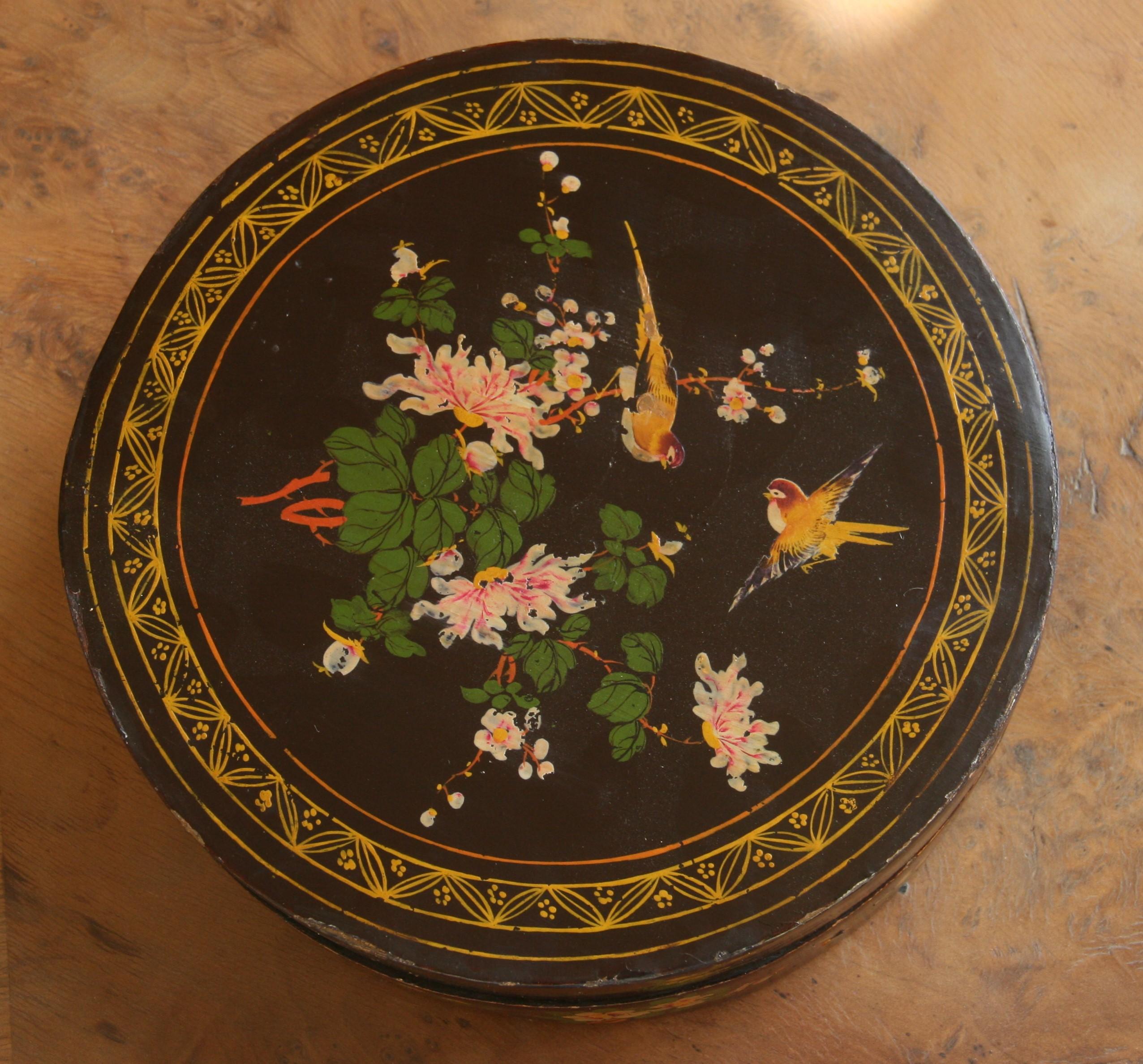 Round Hand Painted Compartment Jewelry Box 1930's For Sale 3