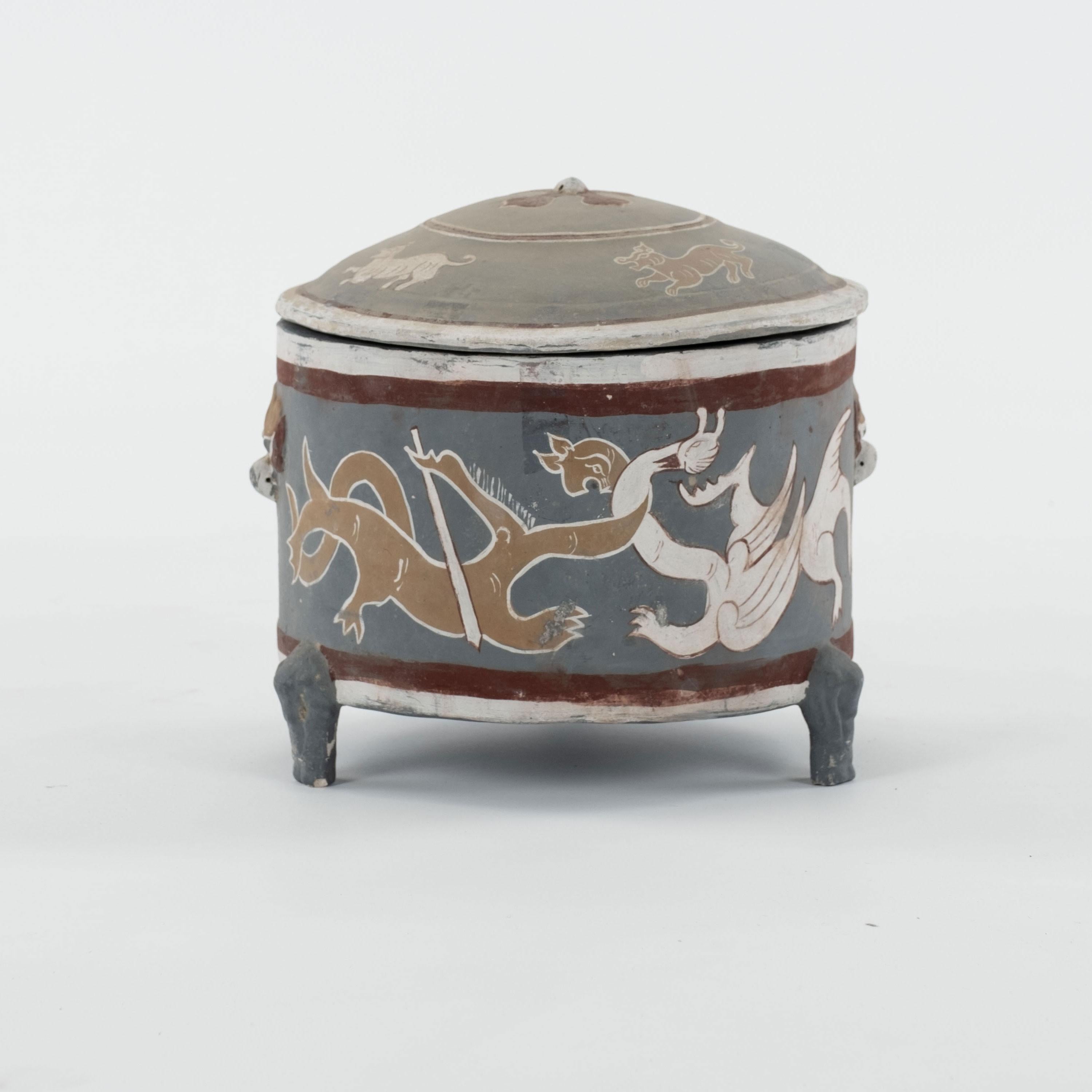 Rundes handgefertigtes und bemaltes chinesisches Terrakotta-Gefäß im Ding-Stil (Han) im Angebot
