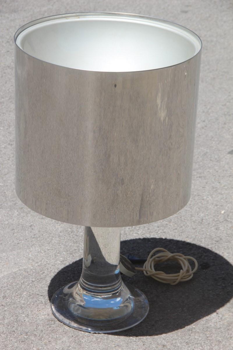 Round Harvey Guzzini table lamp Lucite steel Italian design 1970s silver.

In the upper part it has an E27 bulb max 80 watts, in the lower part inside 3 bulbs E14 Max 40 Watts.
 