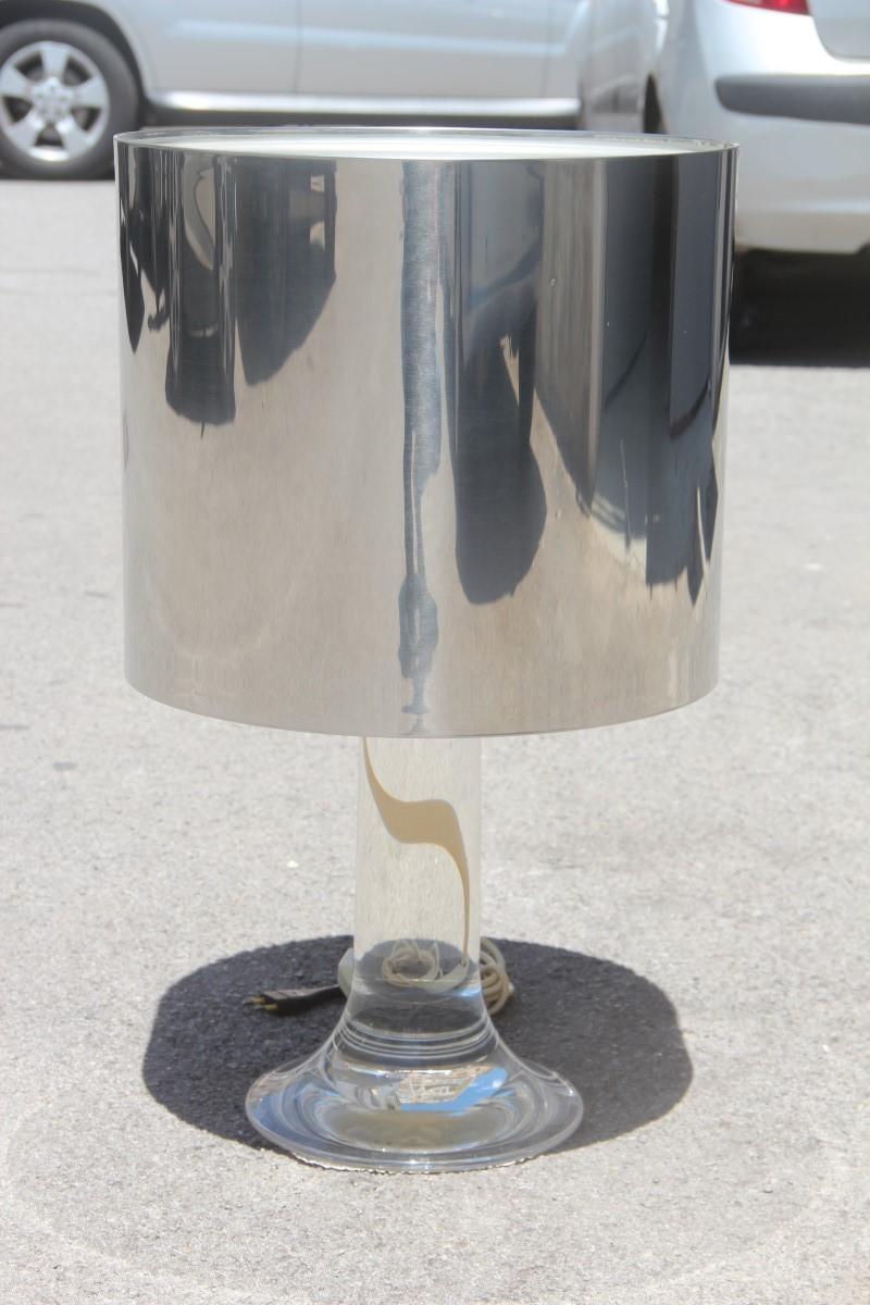 Acier Harvey Guzzini lampe de bureau ronde en acier et lucite, design italien des années 1970, argenté en vente