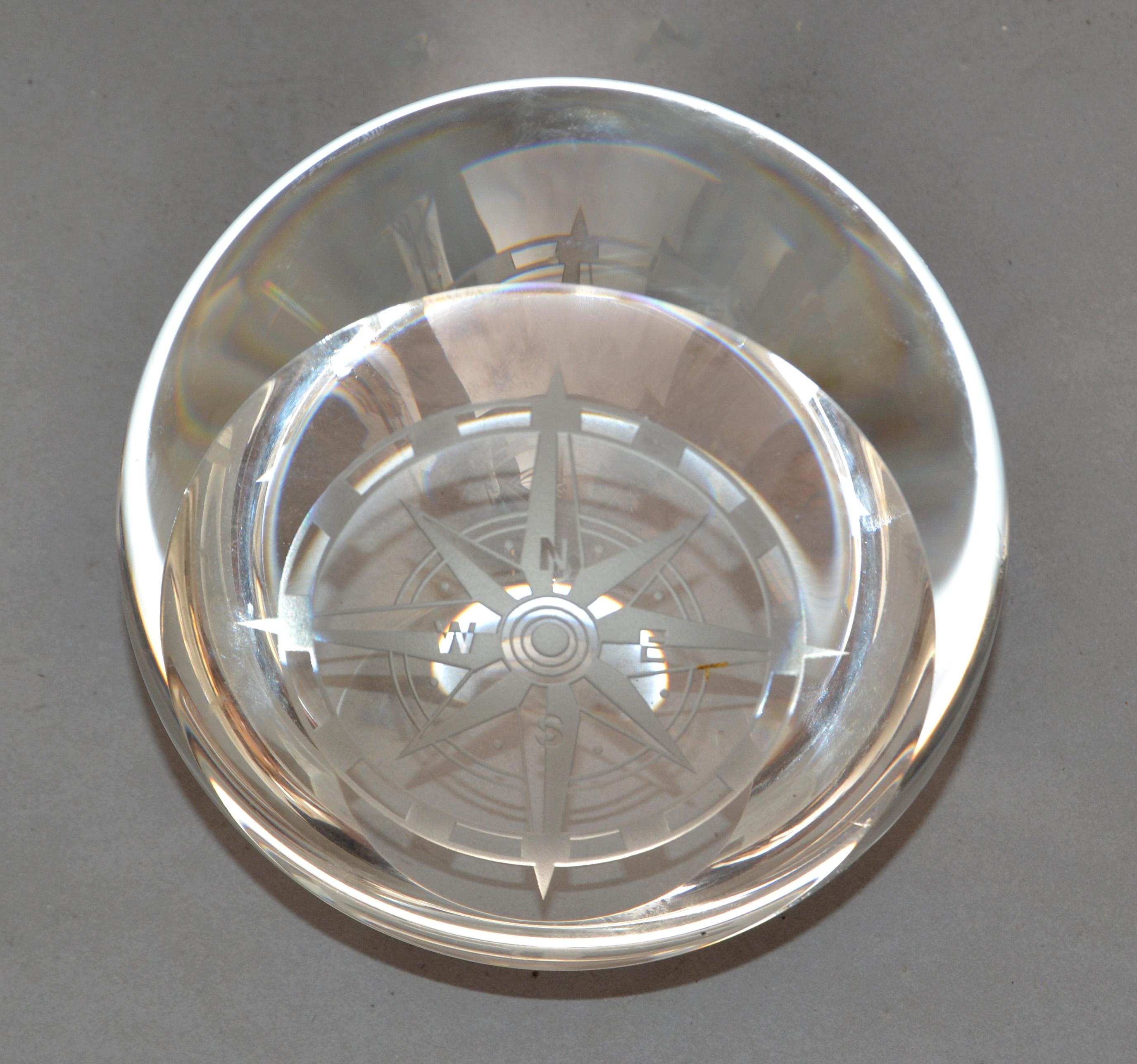 Round Heavy Murano Clear Glass Etched Compass Paperweight Magnifying Glass 1970  In Good Condition In Miami, FL