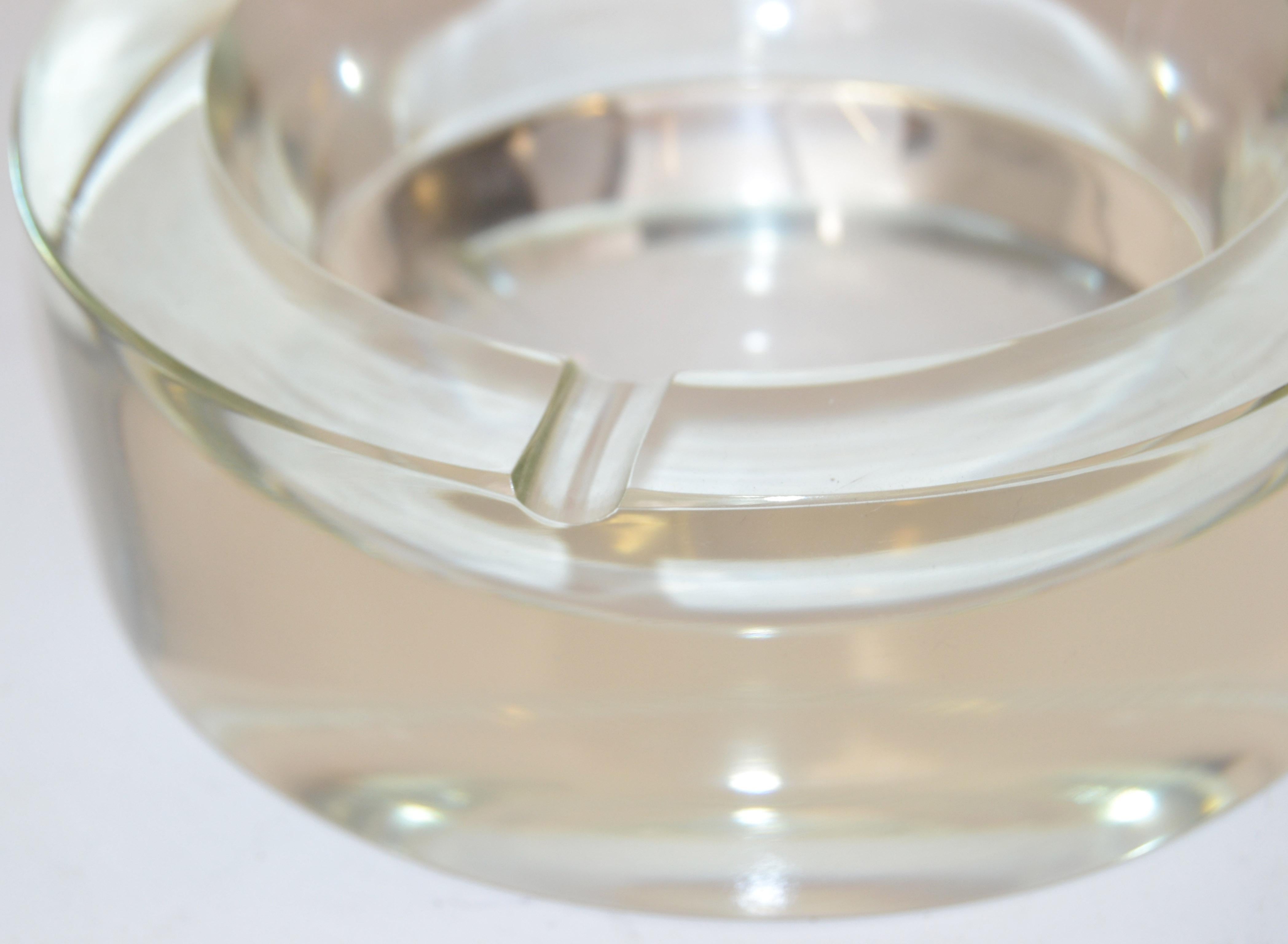 Round Heavy Murano Mid-Century Modern Transparent Glass Ashtray Italy 1960s In Good Condition For Sale In Miami, FL