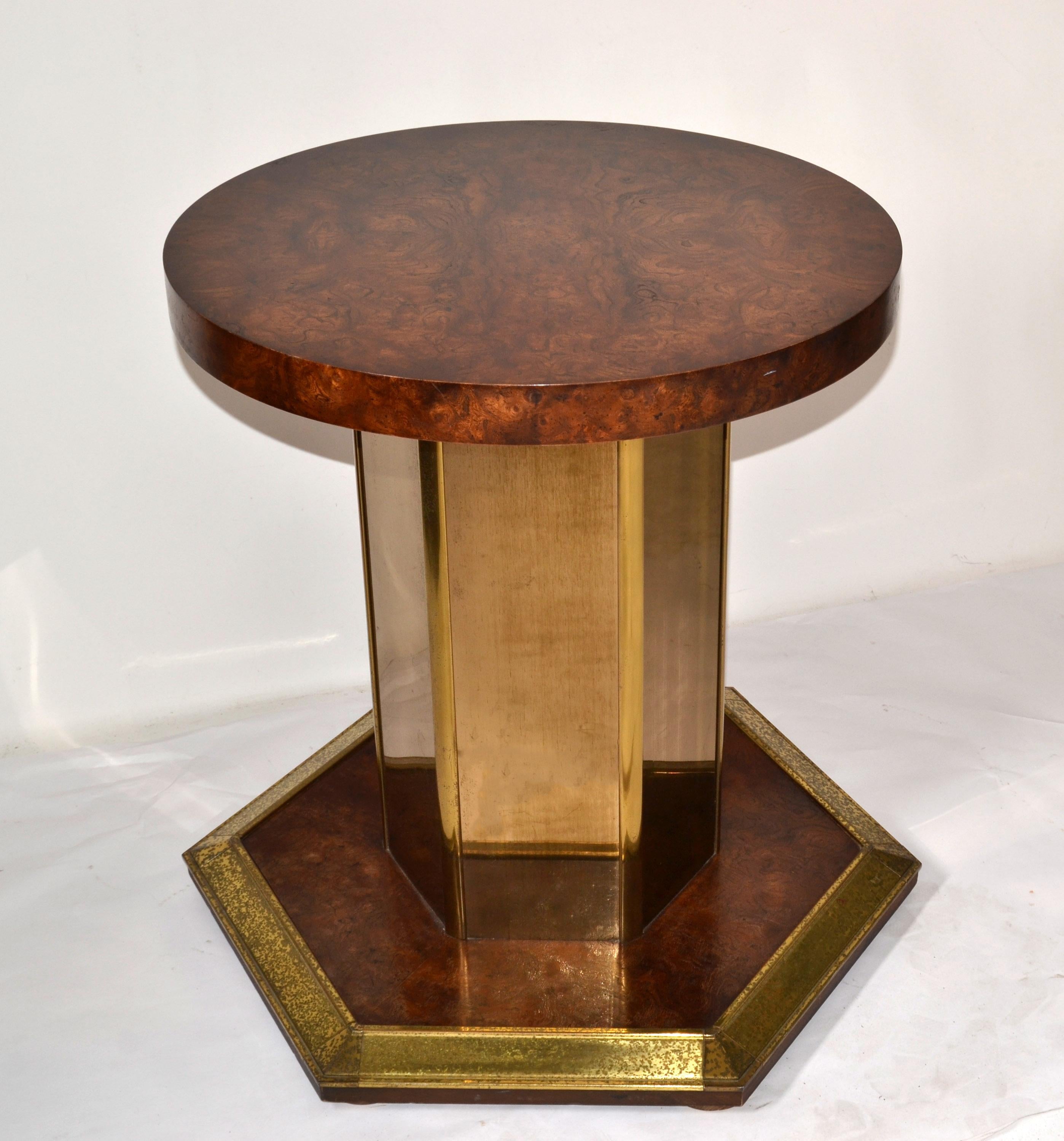 Round Henredon Mid-Century Modern brass, burl wood table top, faceted mirrored Glass Panels and supported with octagonal base beautifully designed and manufactured by Henredon.
Substantial geometric mirrored Center could be used as a dining table