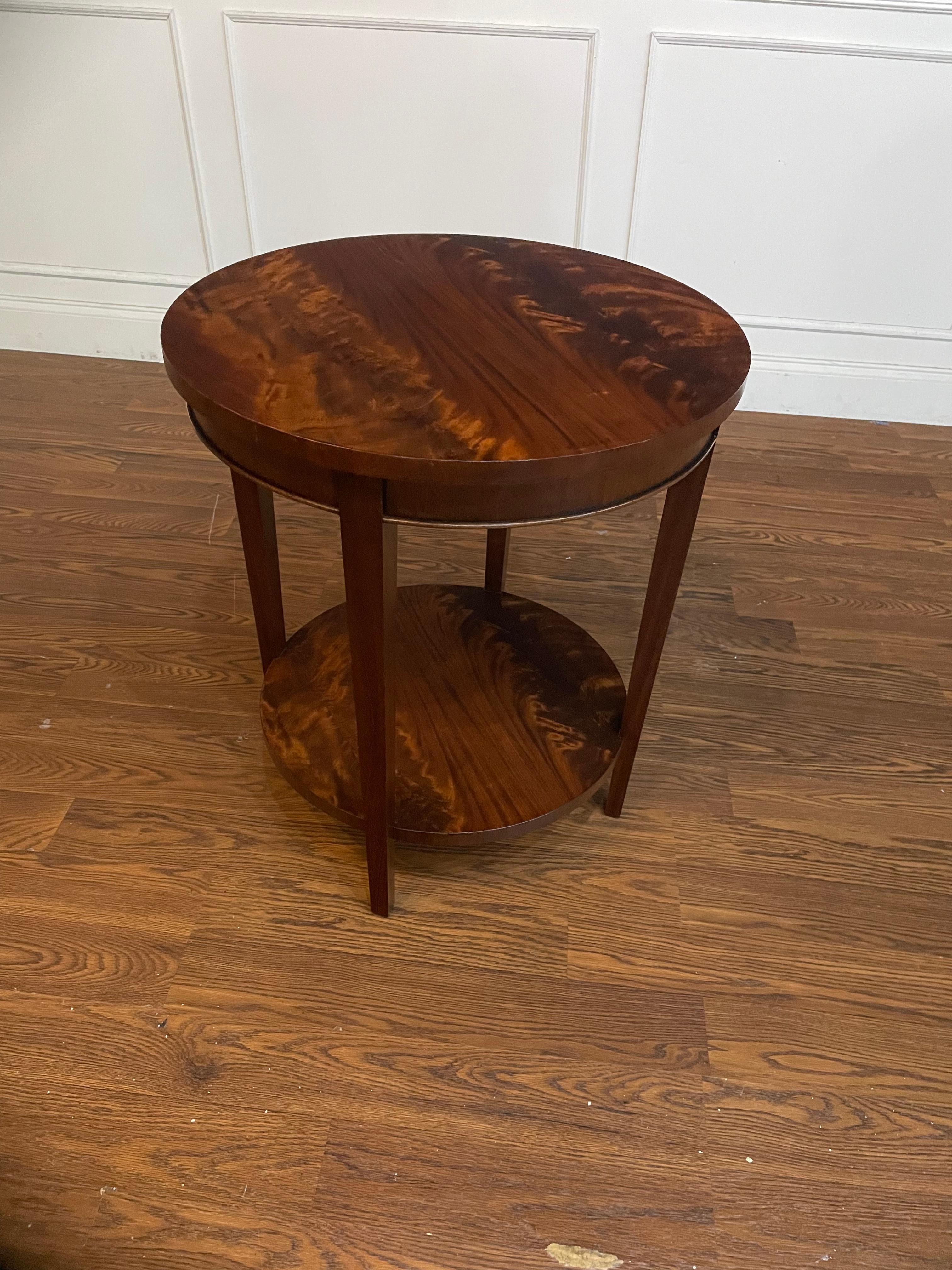 Round Hepplewhite Style Mahogany Side Table For Sale 1