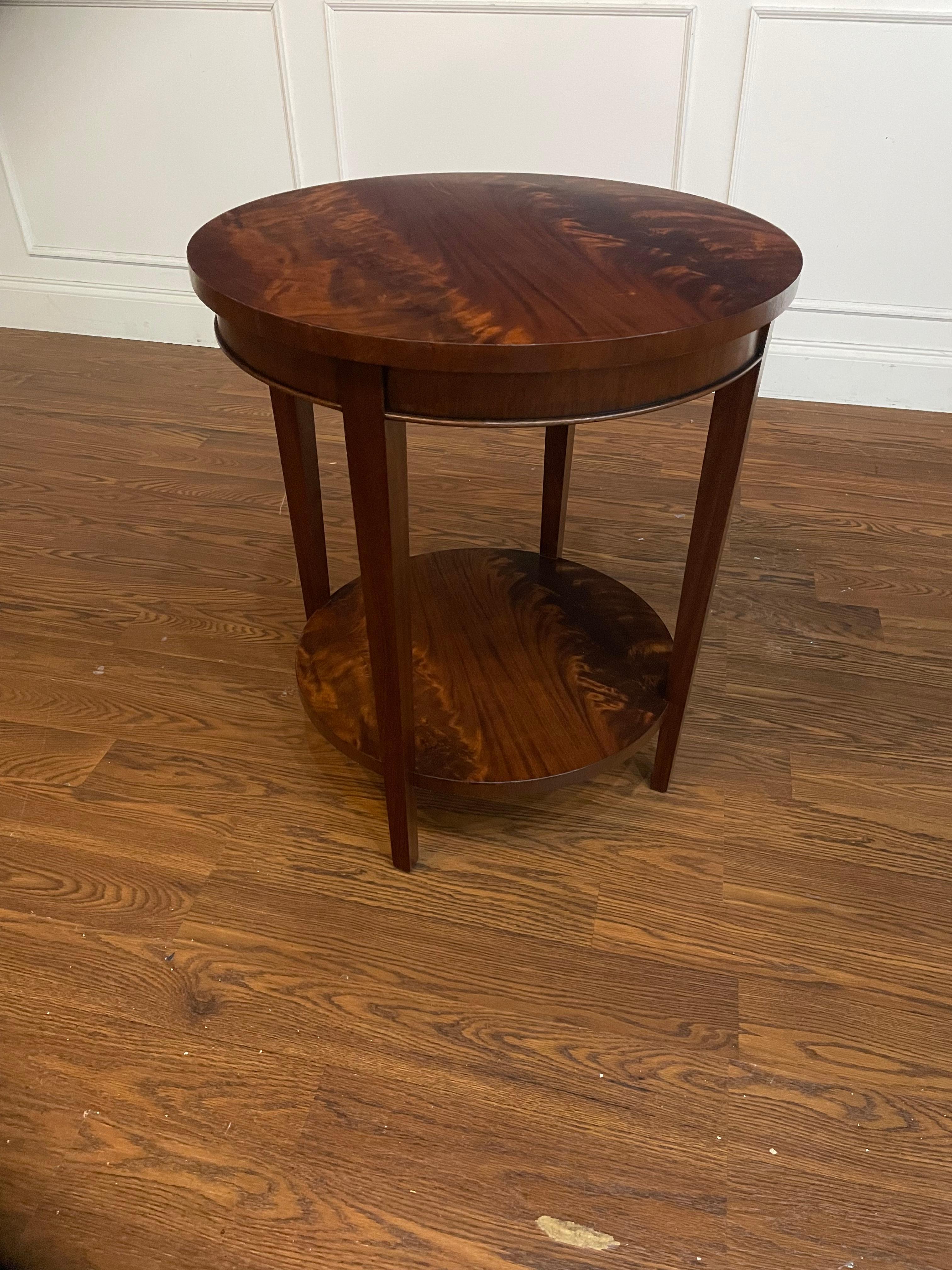 Round Hepplewhite Style Mahogany Side Table For Sale 2
