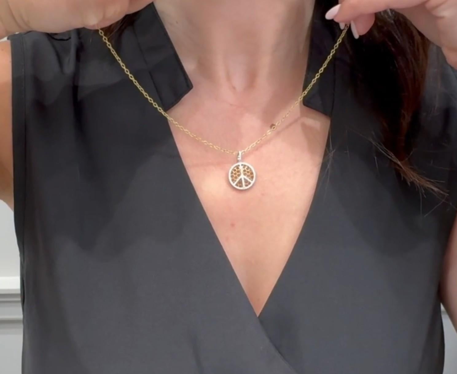 Collier de paix en nid d'abeilles en or jaune 18K en vente 5