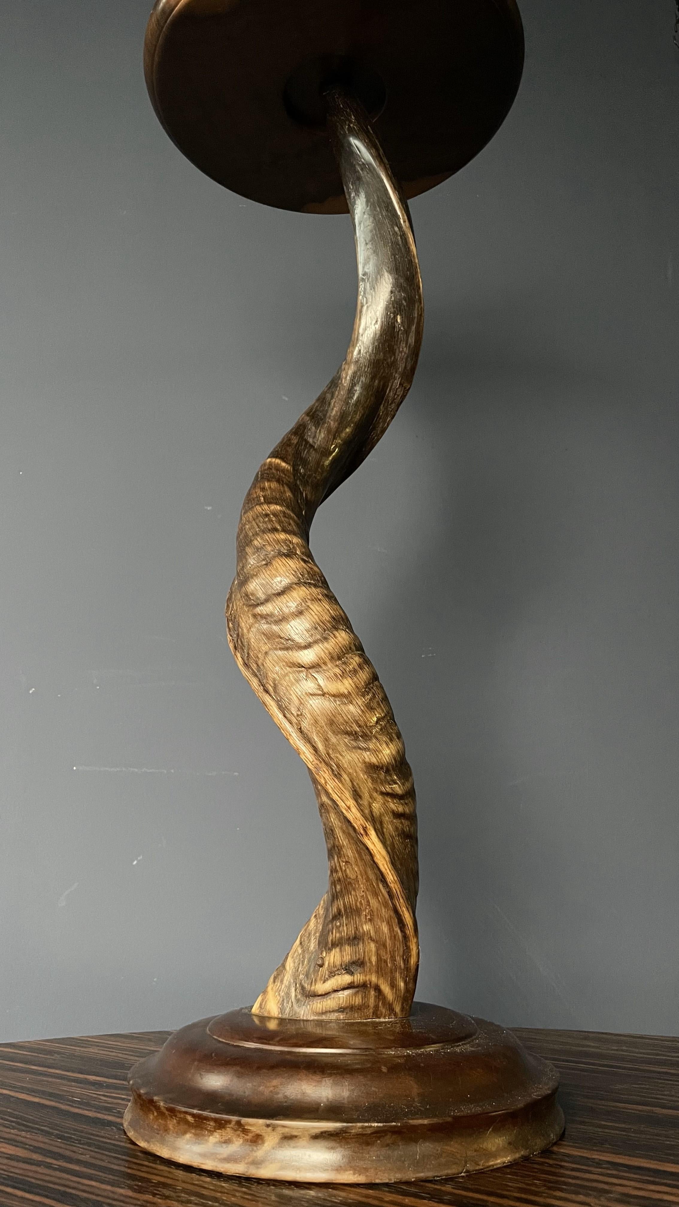 Runder Horn-Beistelltisch, 1940er-Jahre im Zustand „Gut“ im Angebot in Munich, DE