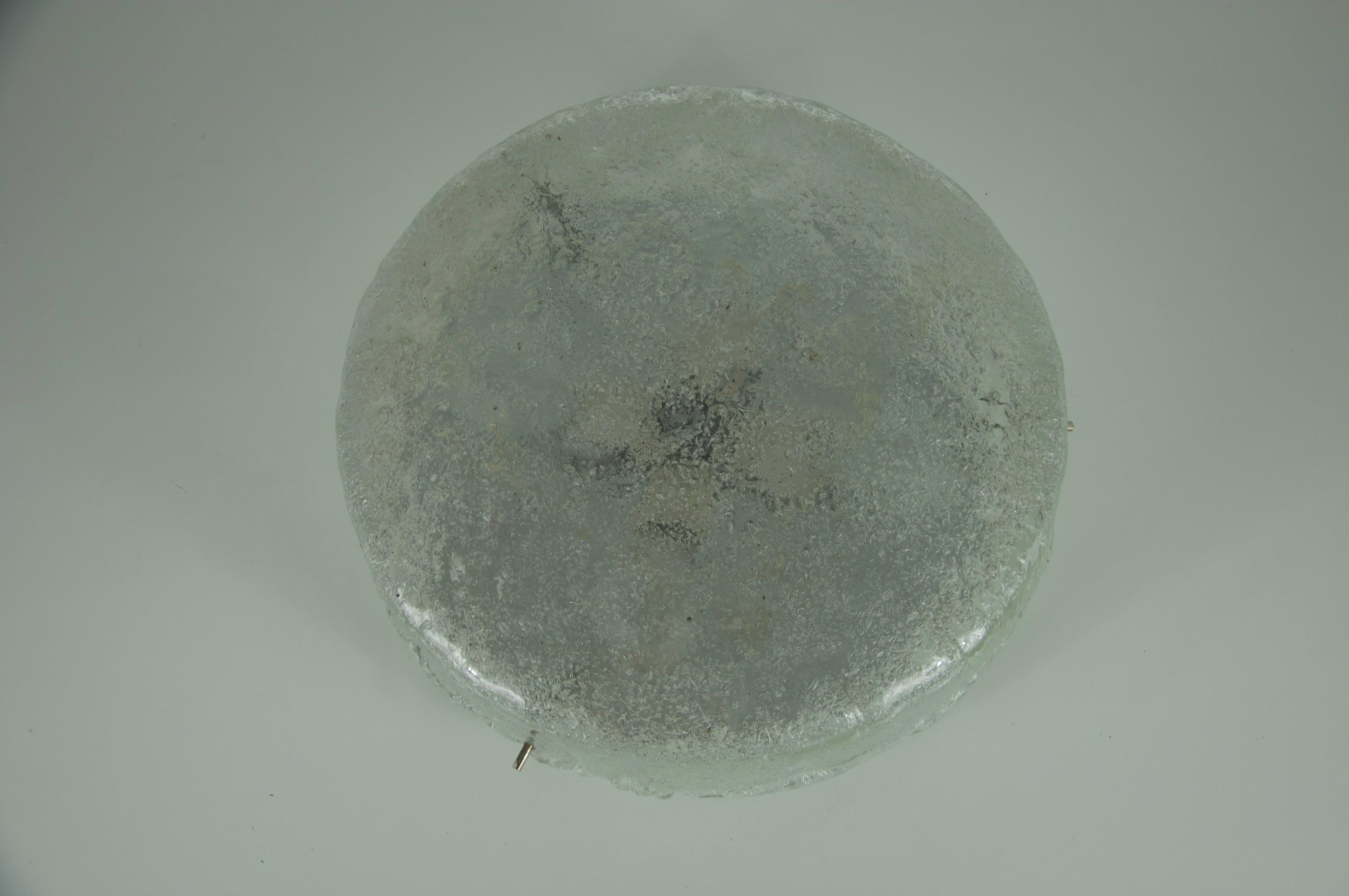 Mid-Century moderno Lampada da incasso rotonda in vetro ghiaccio di Hillebrand, Germania, anni '60 in vendita