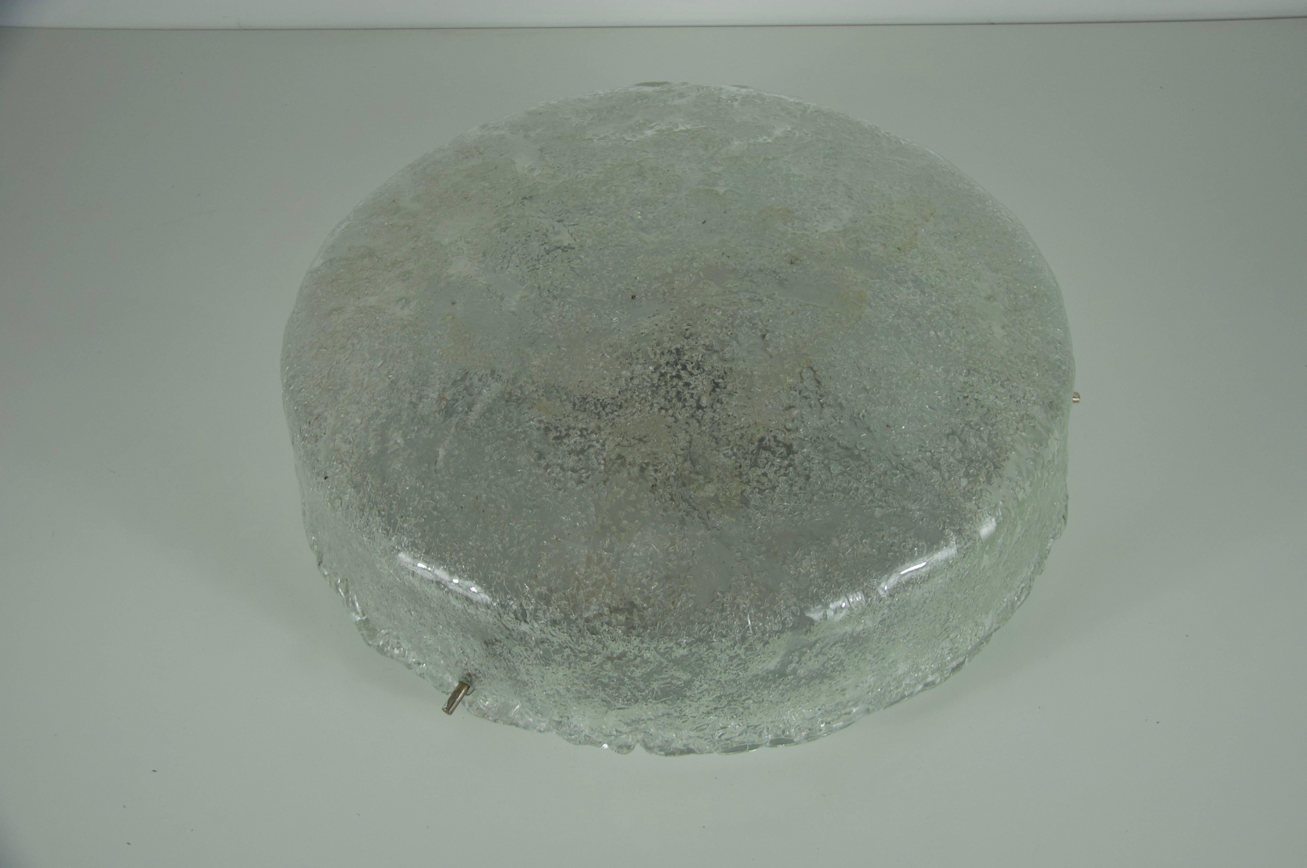 Lampada da incasso rotonda in vetro ghiaccio di Hillebrand, Germania, anni '60 In condizioni buone in vendita a Hagenbach, DE