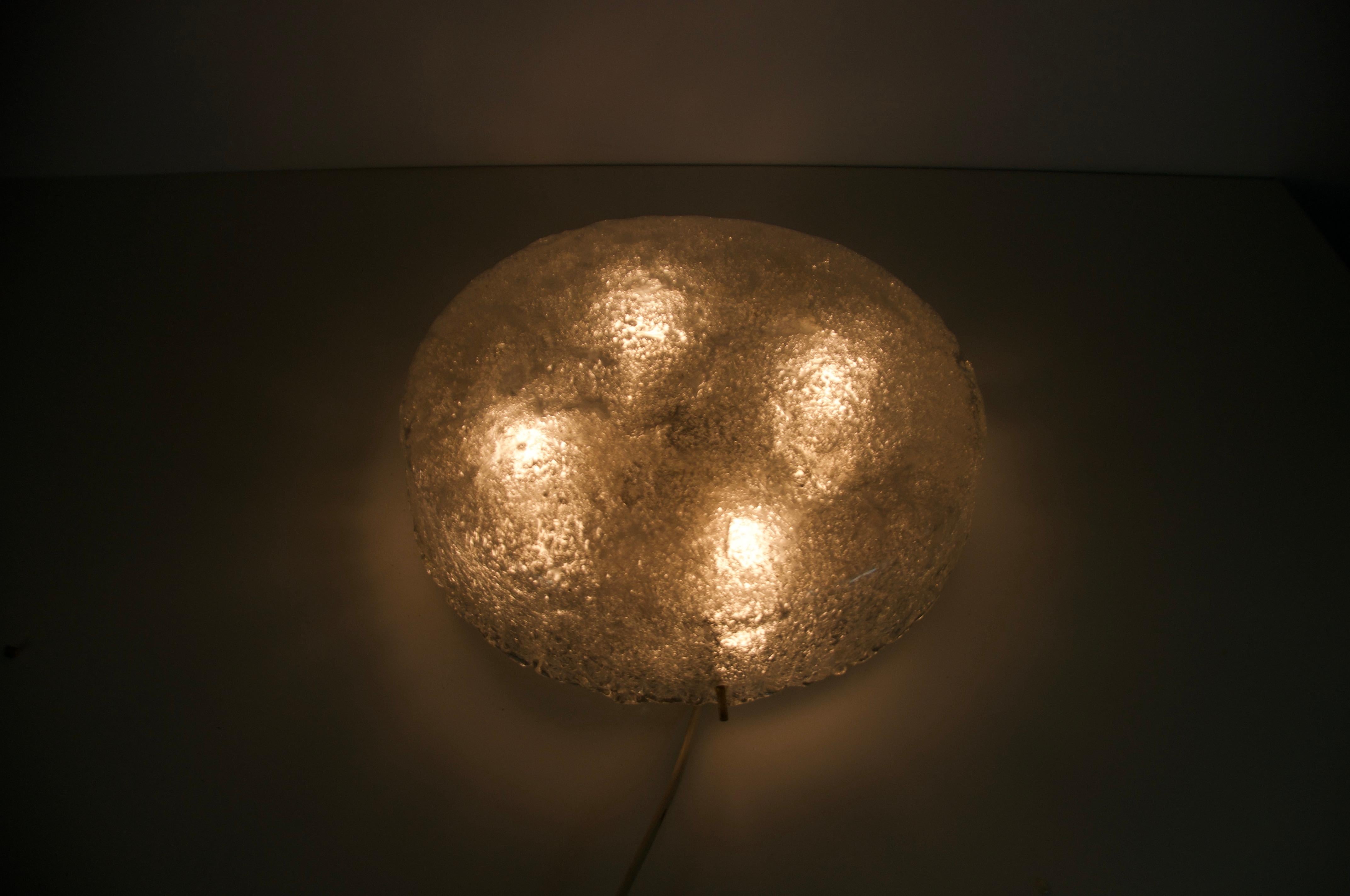 Lampada da incasso rotonda in vetro ghiaccio di Hillebrand, Germania, anni '60 in vendita 2