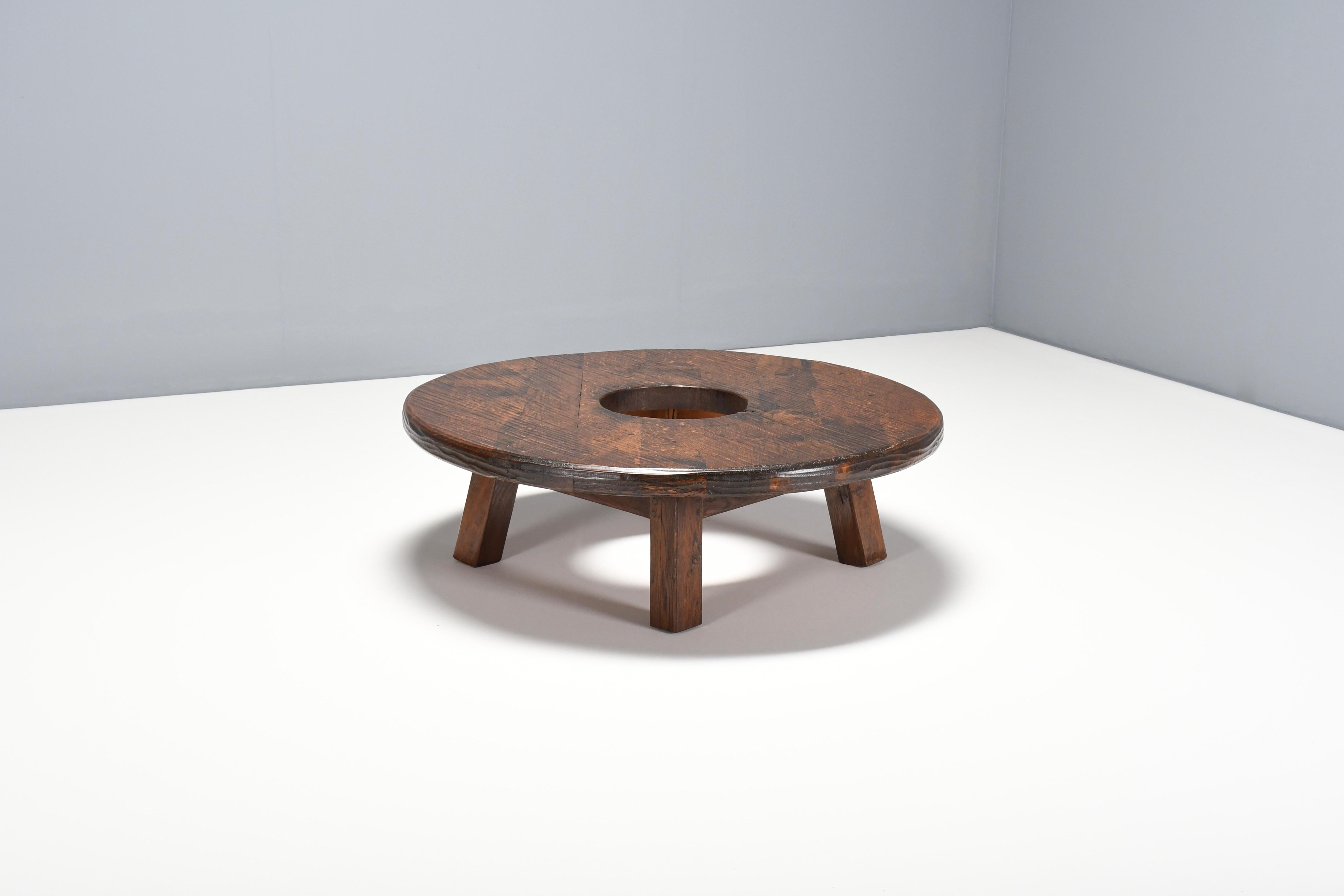 Impressive handmade coffee table in very good original condition. 

The table is made of solid French oak. 

The thick round top has a beautiful warm color, and has visible wooden joints which connects the base.

The base is also made of solid oak