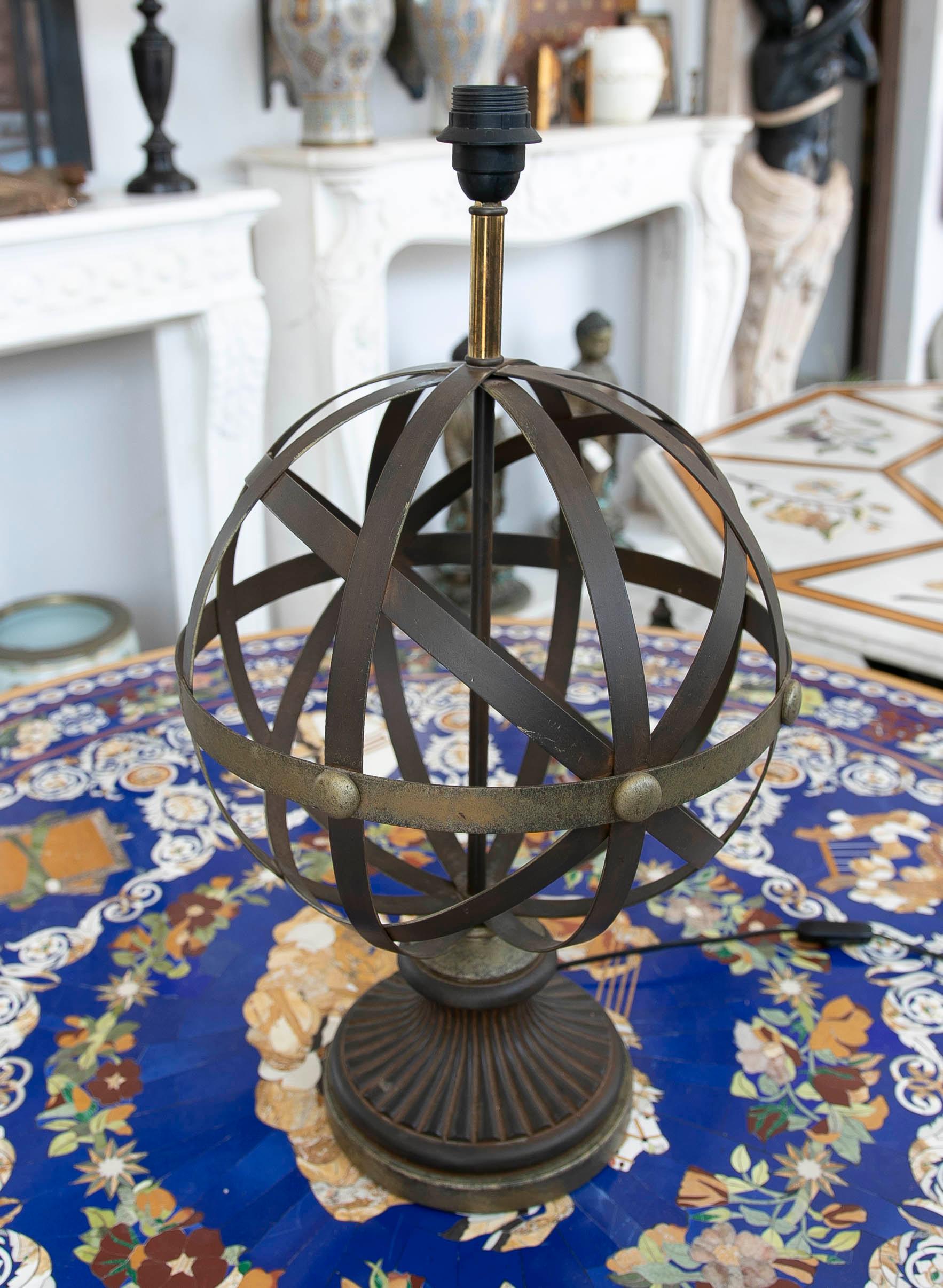 20th Century Round Iron Table Lamp with Circular Base For Sale