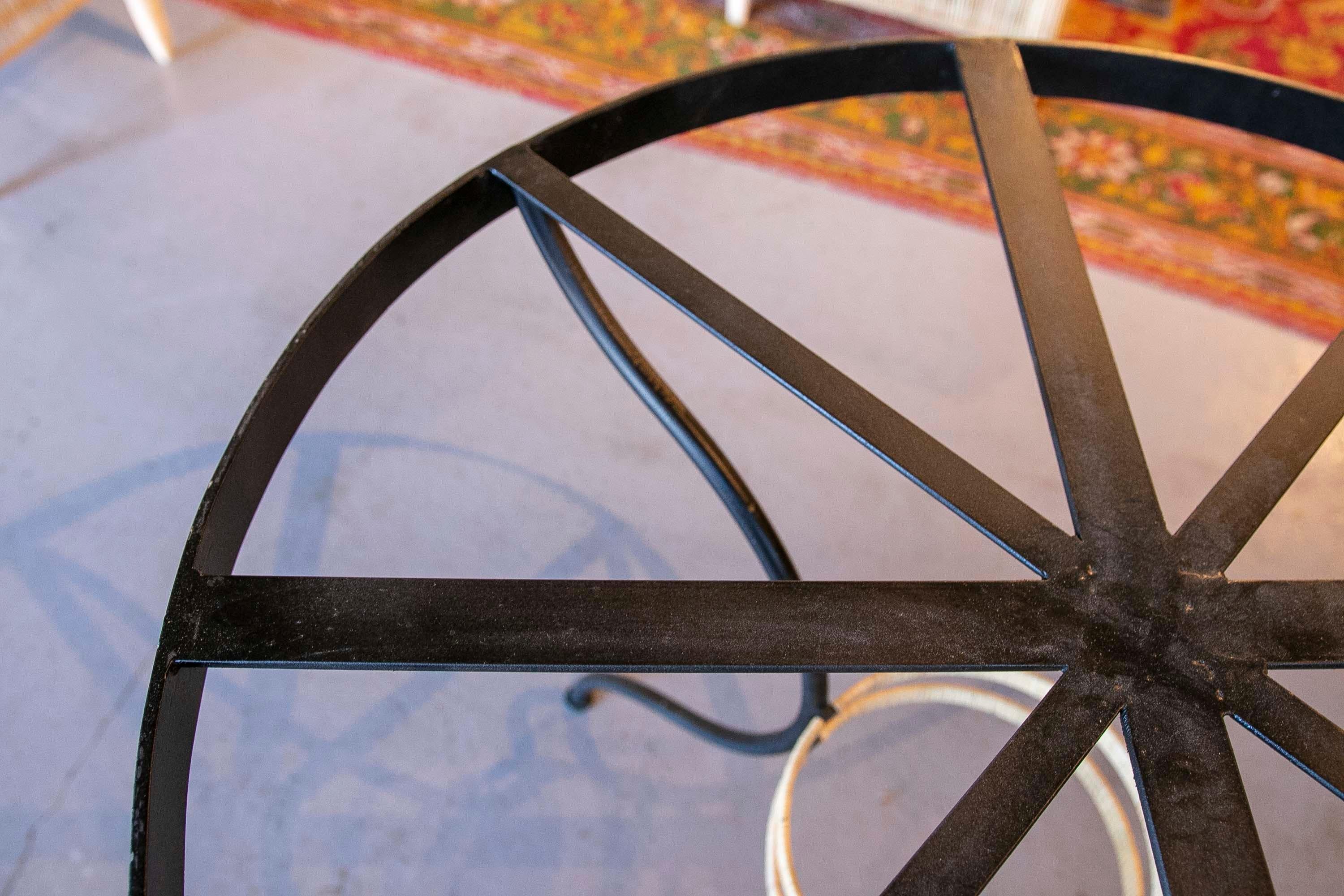 Round Iron Table with Wicker Decoration on the Base For Sale 4