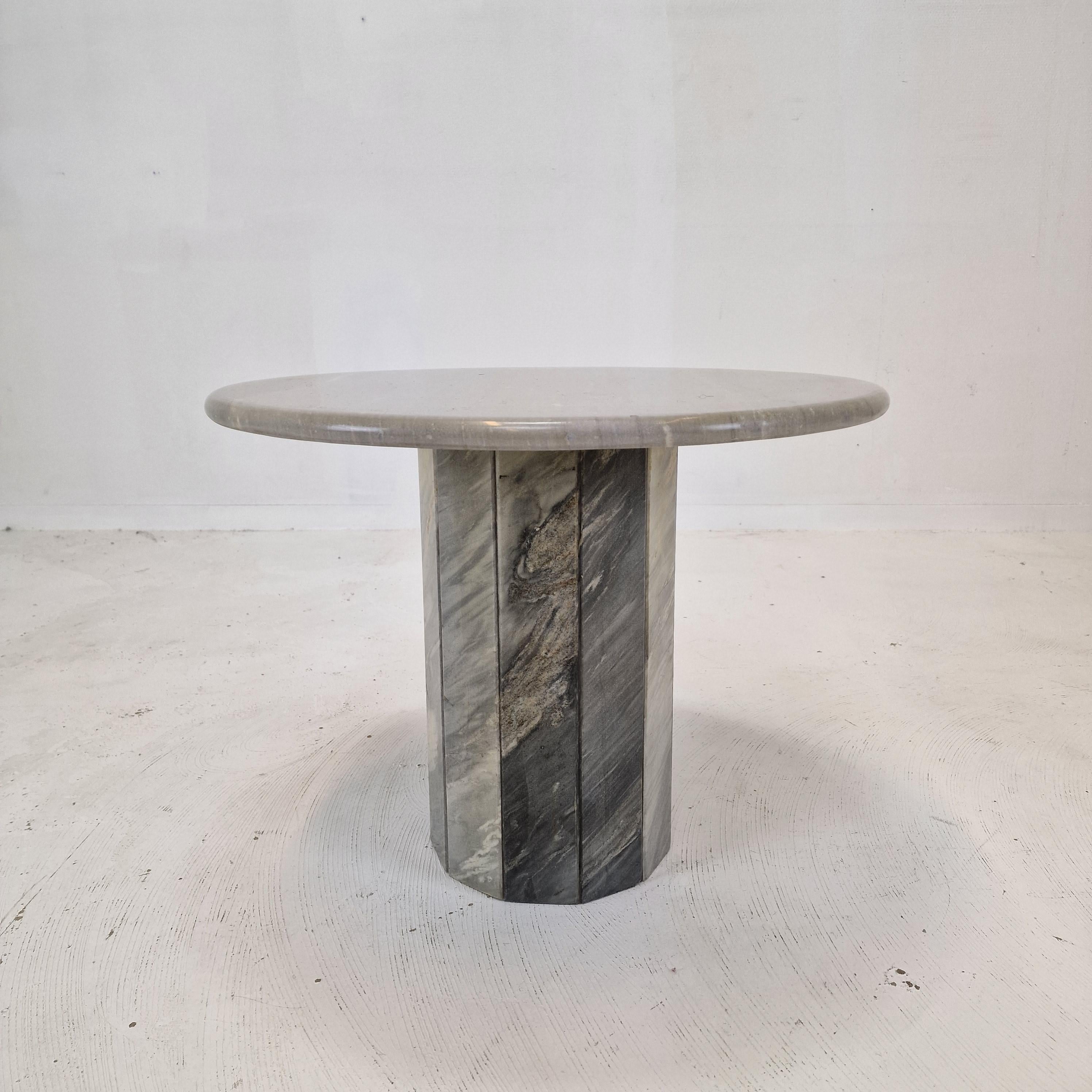 Hand-Crafted Round Italian Marble Coffee or Side Table, 1980's For Sale