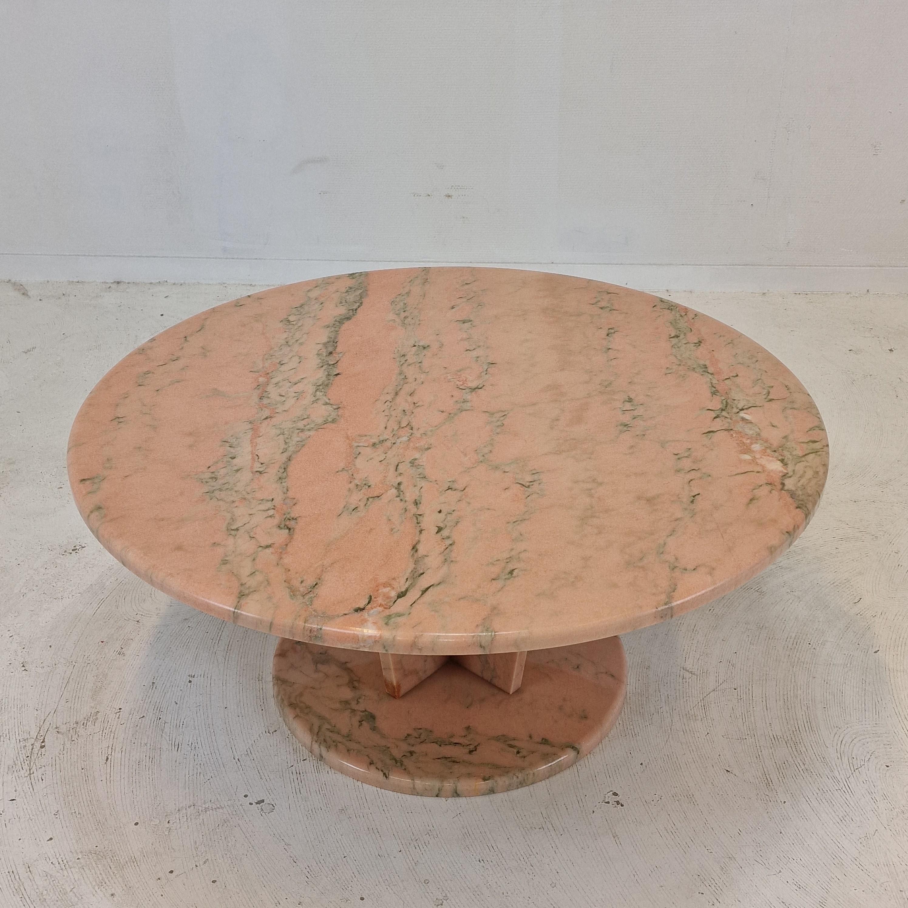 Table basse ou table d'appoint ronde en marbre italien, années 1980 Bon état - En vente à Oud Beijerland, NL