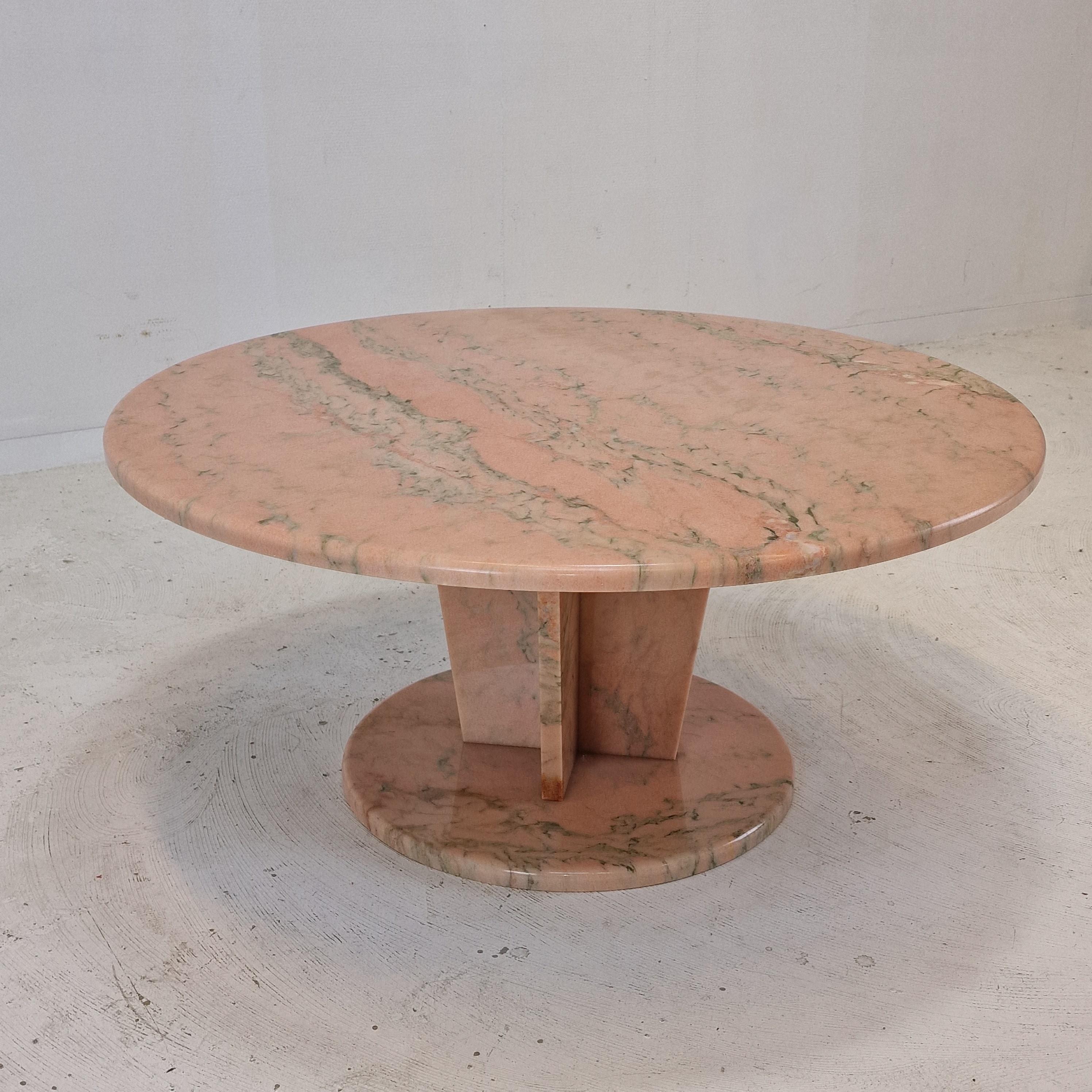 Marbre Table basse ou table d'appoint ronde en marbre italien, années 1980 en vente