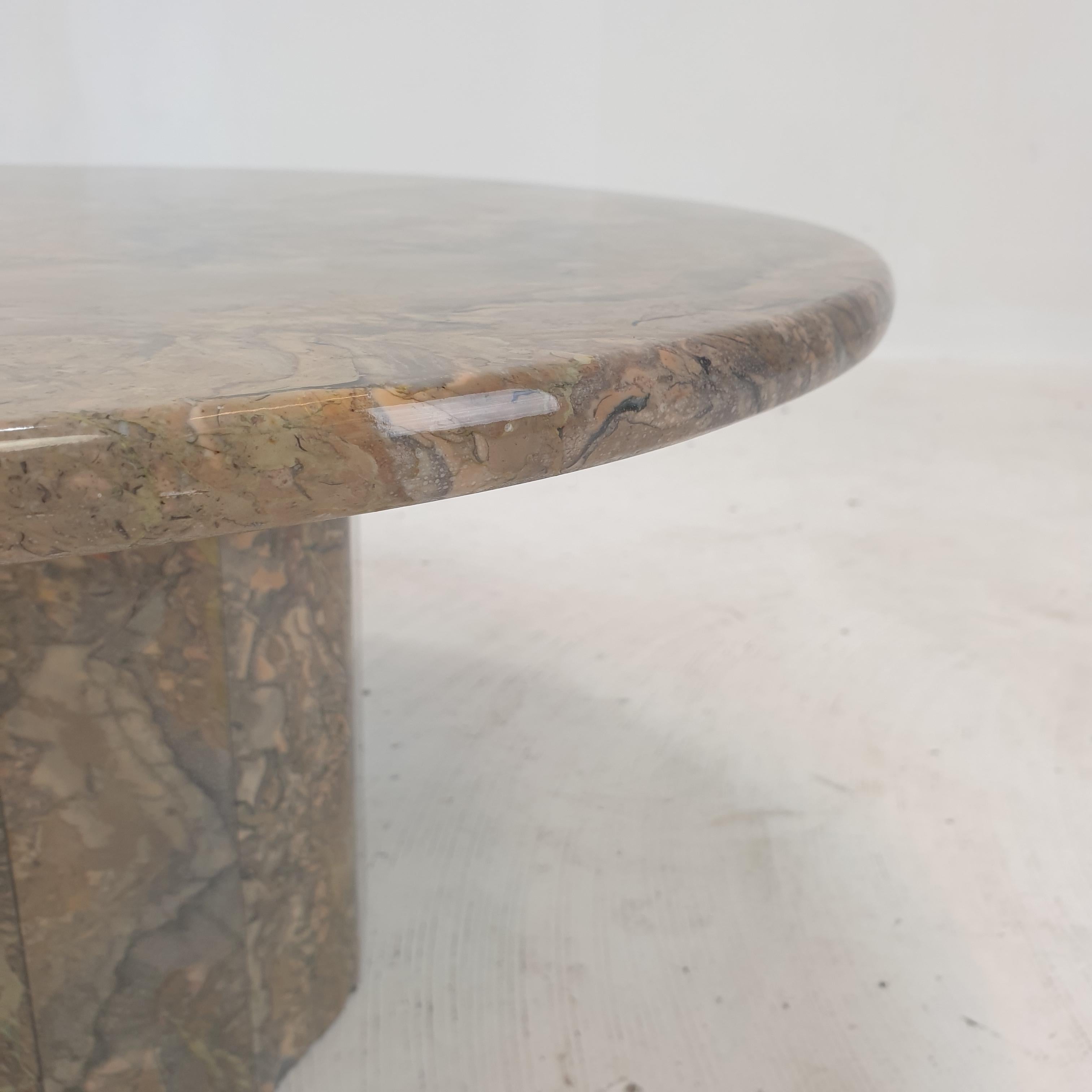 Round Italian Marble Coffee Table, 1980's For Sale 4