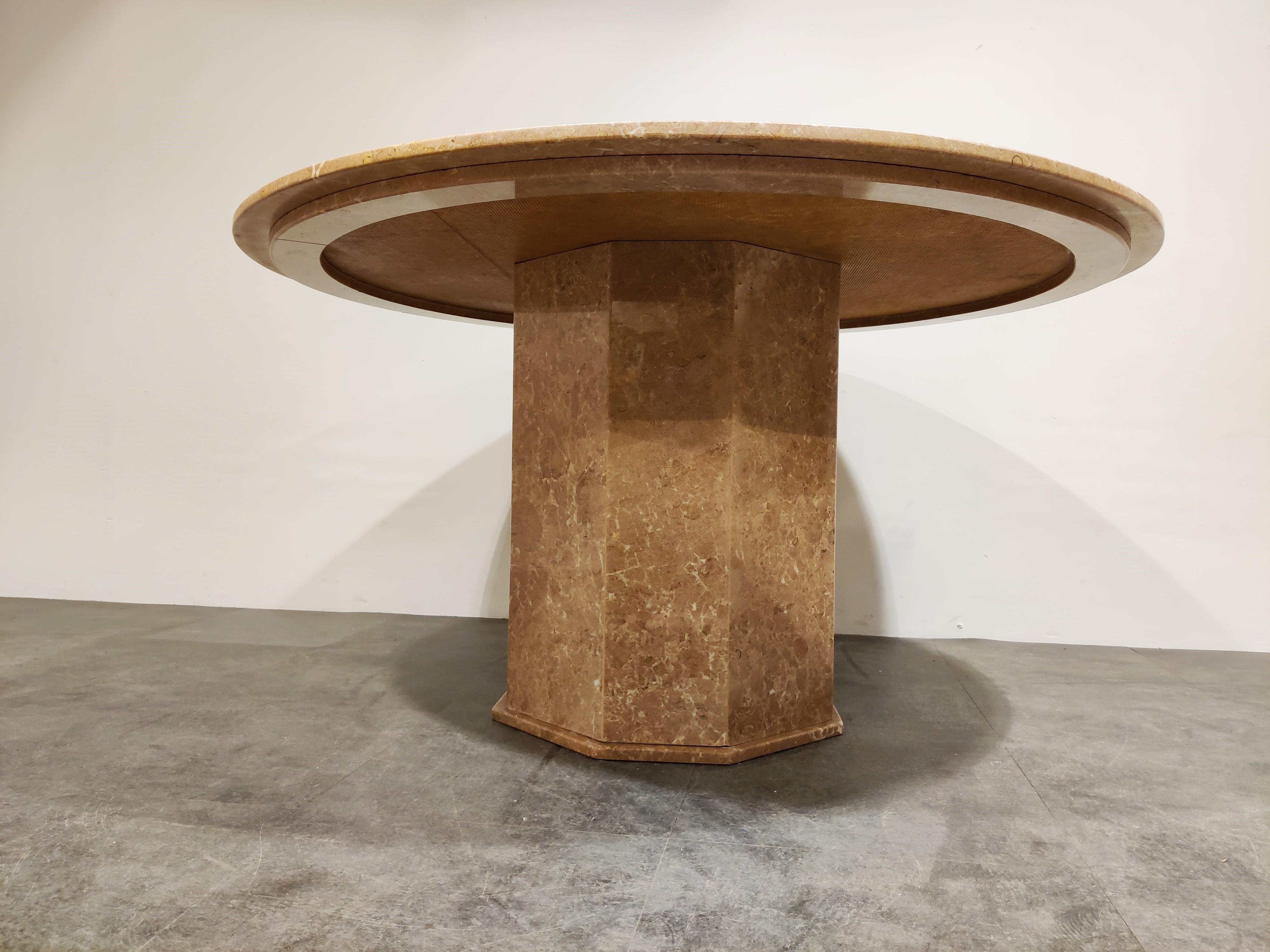 Round Italian Marble Dining Table, 1970s In Good Condition In HEVERLEE, BE